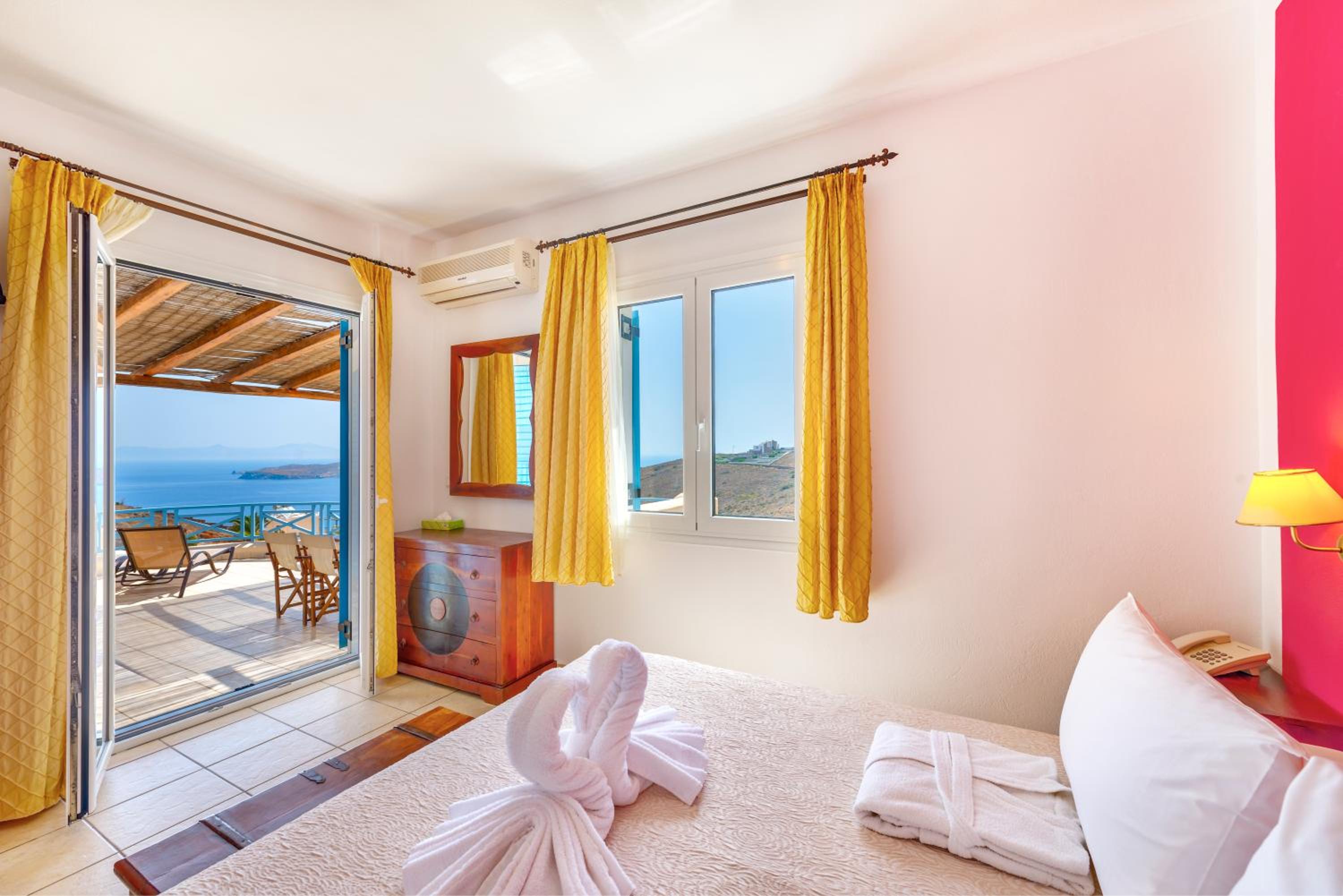 Deluxe Suite With Sea View - Photo 4
