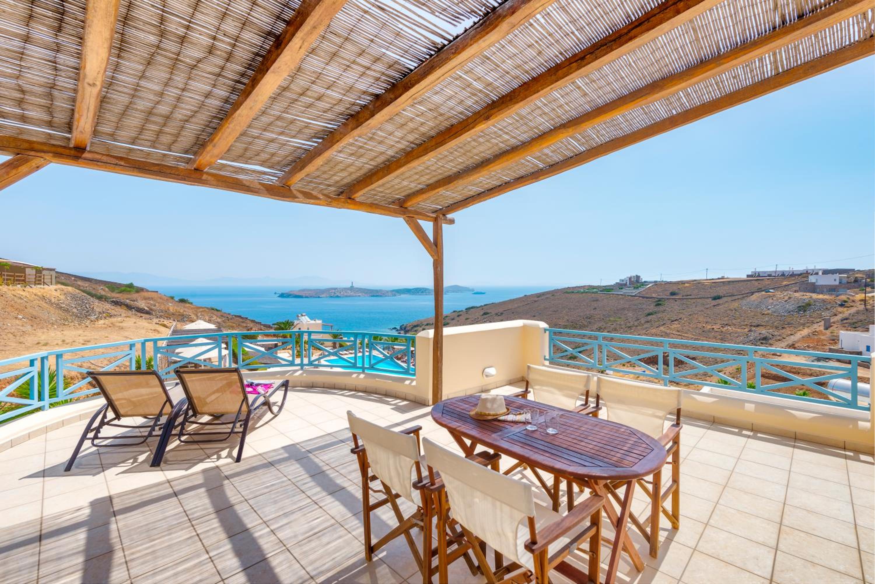 Deluxe Suite With Sea View - Photo 5