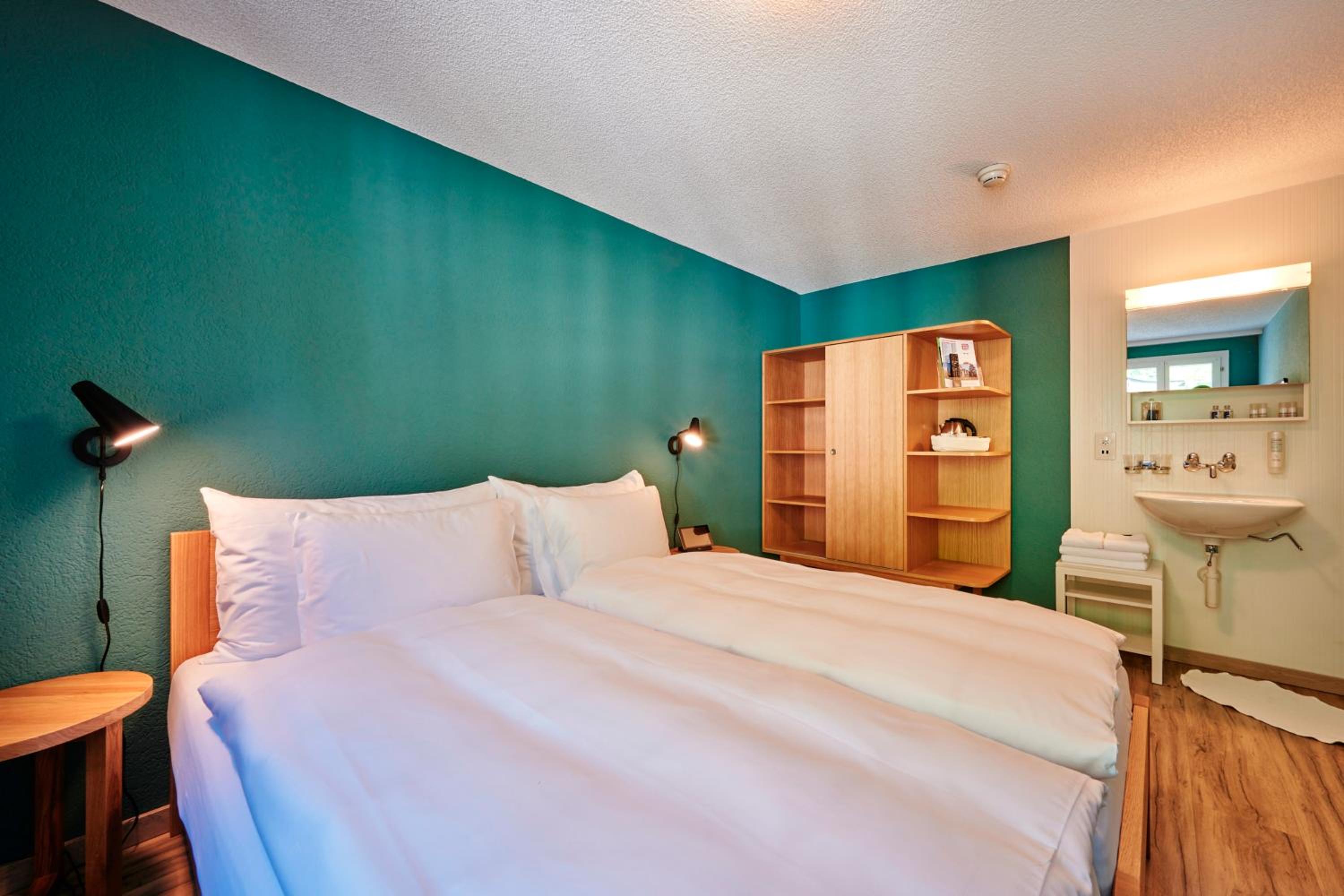 (5th Floor) Twin Room with Shared Bathroom photo 2