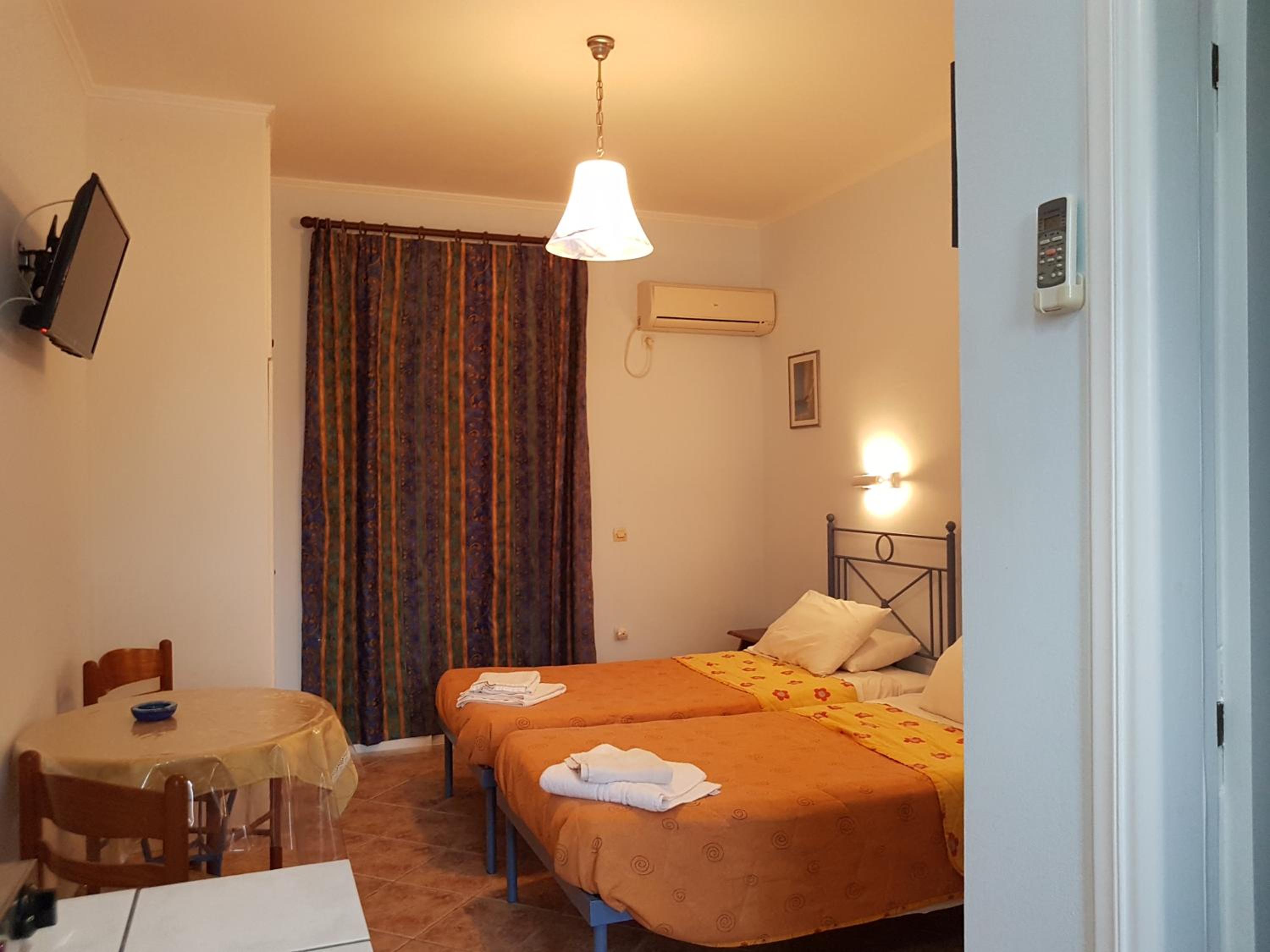 Deluxe Double or Twin Room with Balcony - Photo 3
