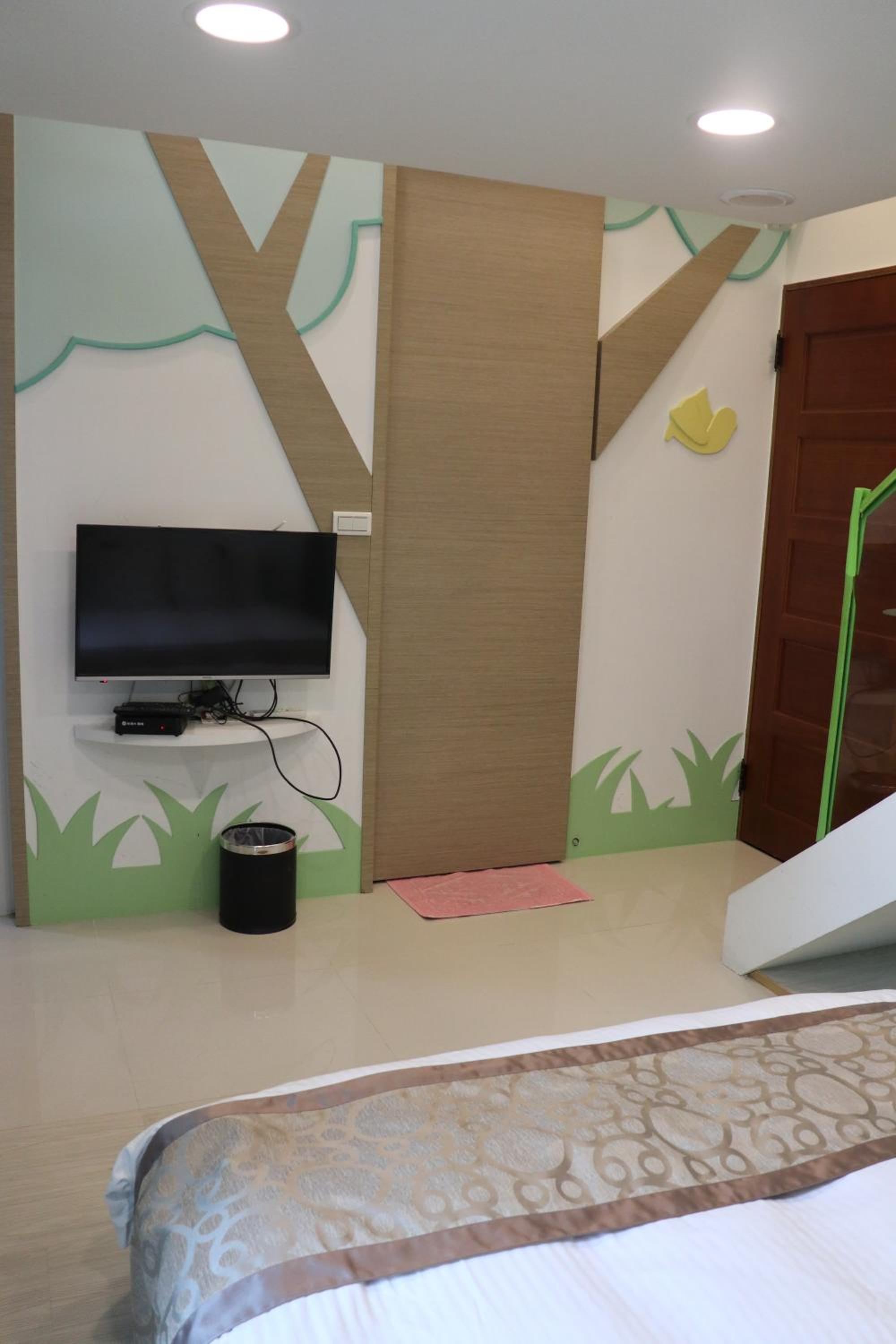 Family Room with Balcony photo 3