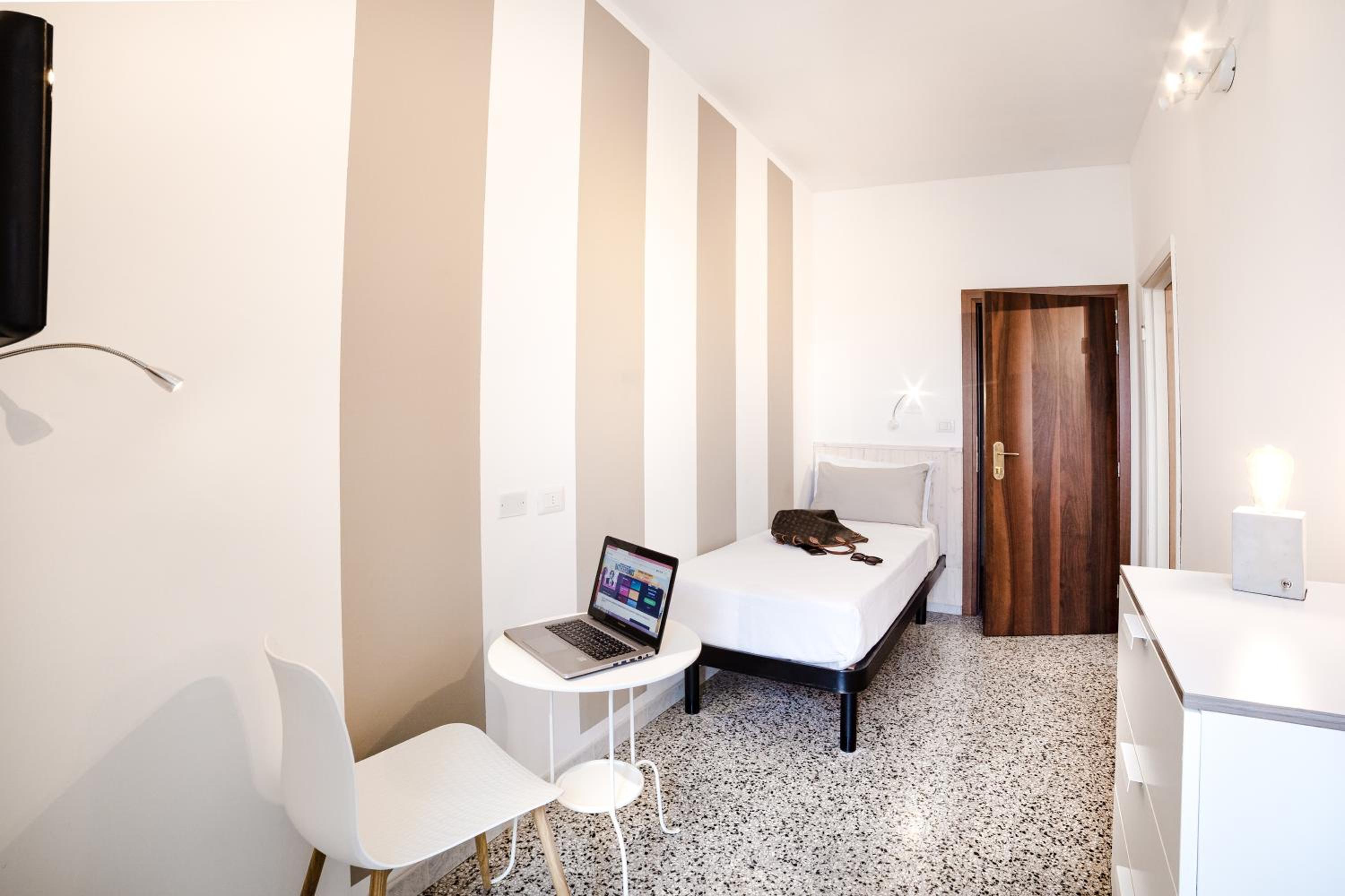 Single Room photo 3