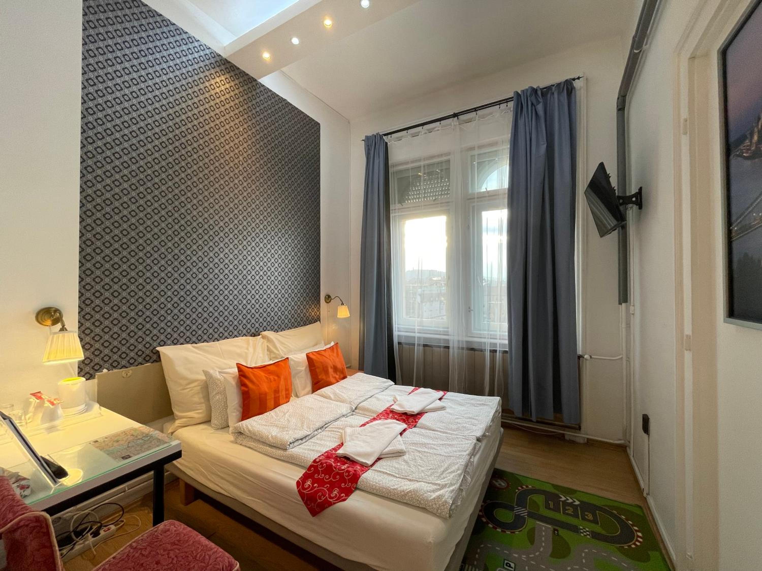 Double Room - Photo 4