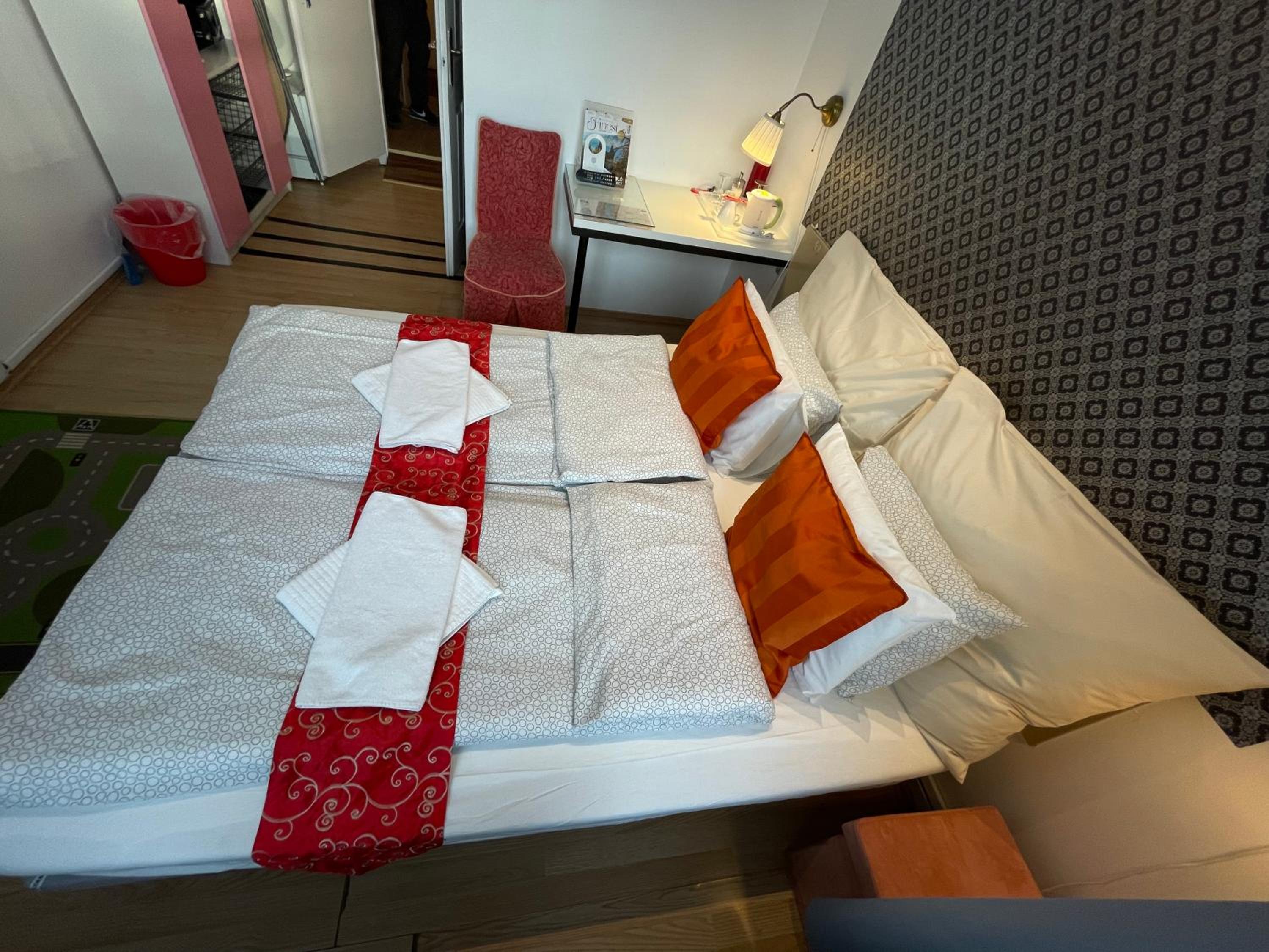 Double Room - Photo 3