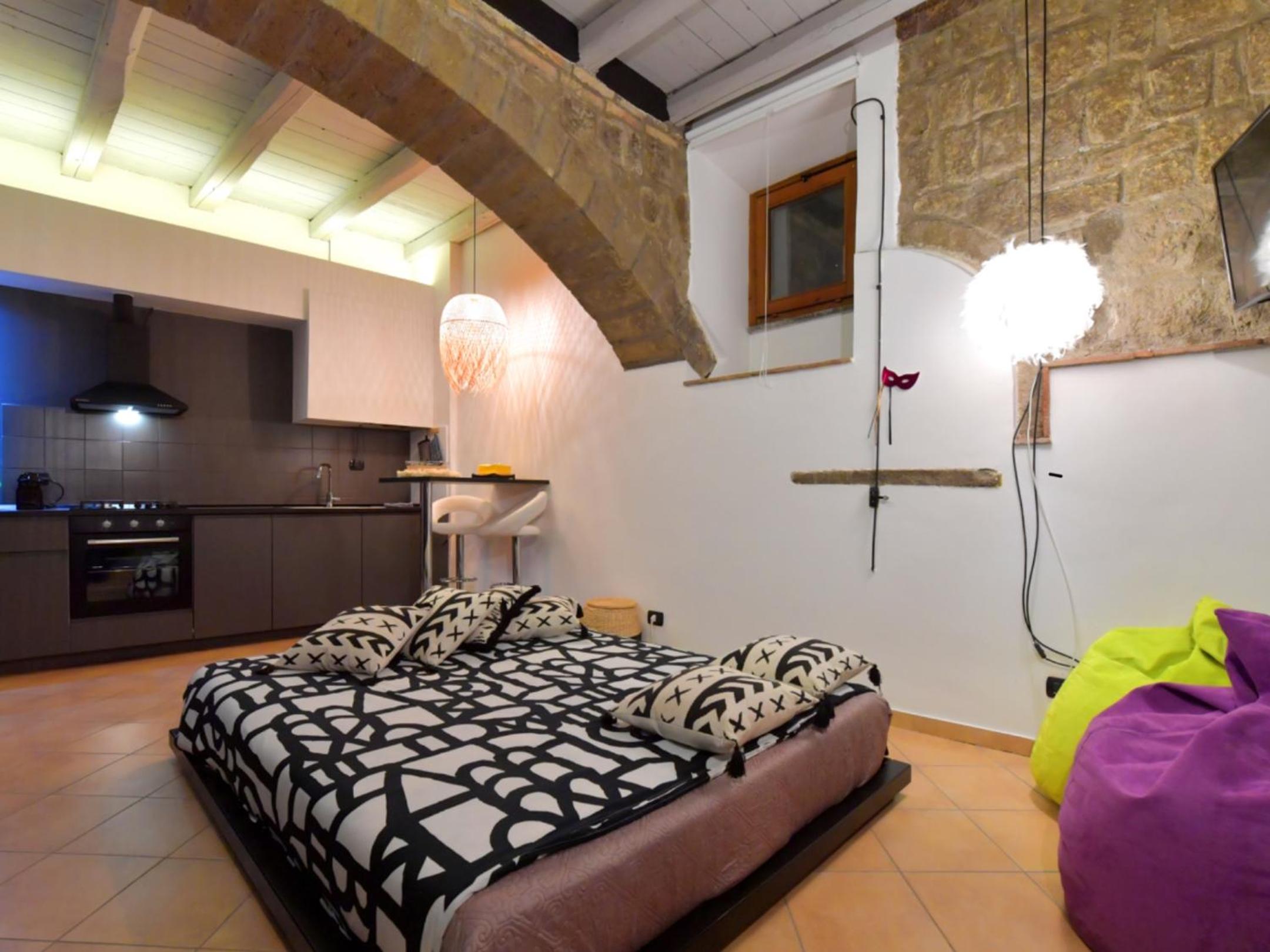 One-Bedroom Apartment photo 1