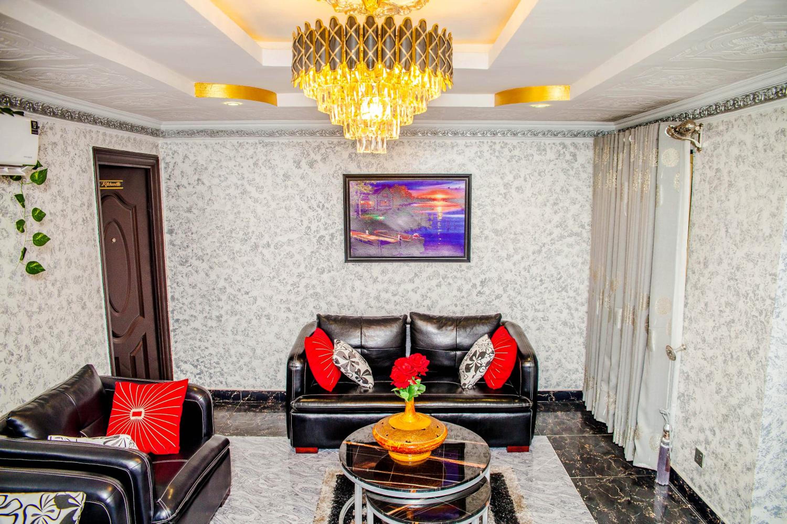 One-Bedroom Apartment - Photo 3