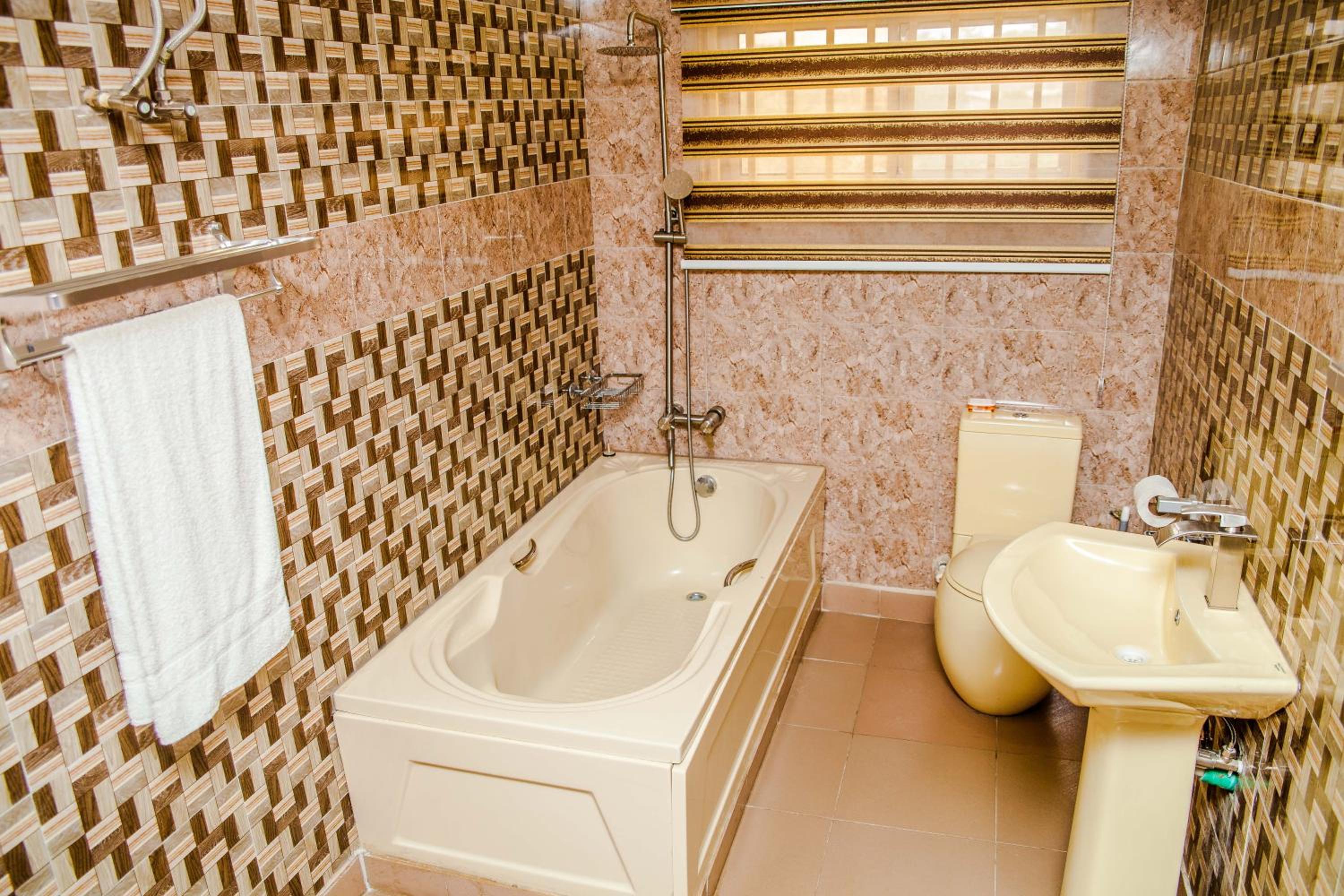 One-Bedroom Apartment - Photo 6