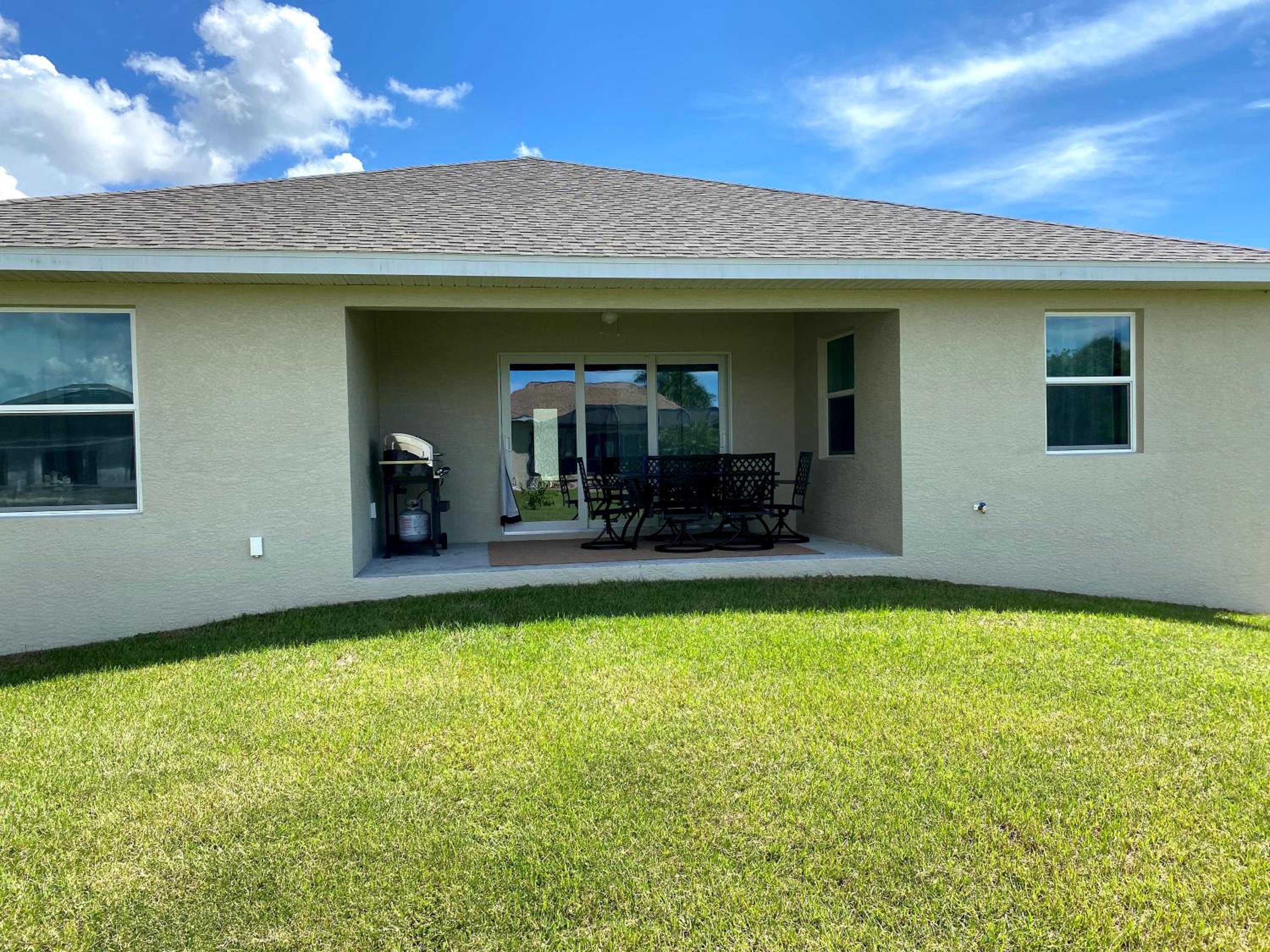 Three-Bedroom House - Photo 6