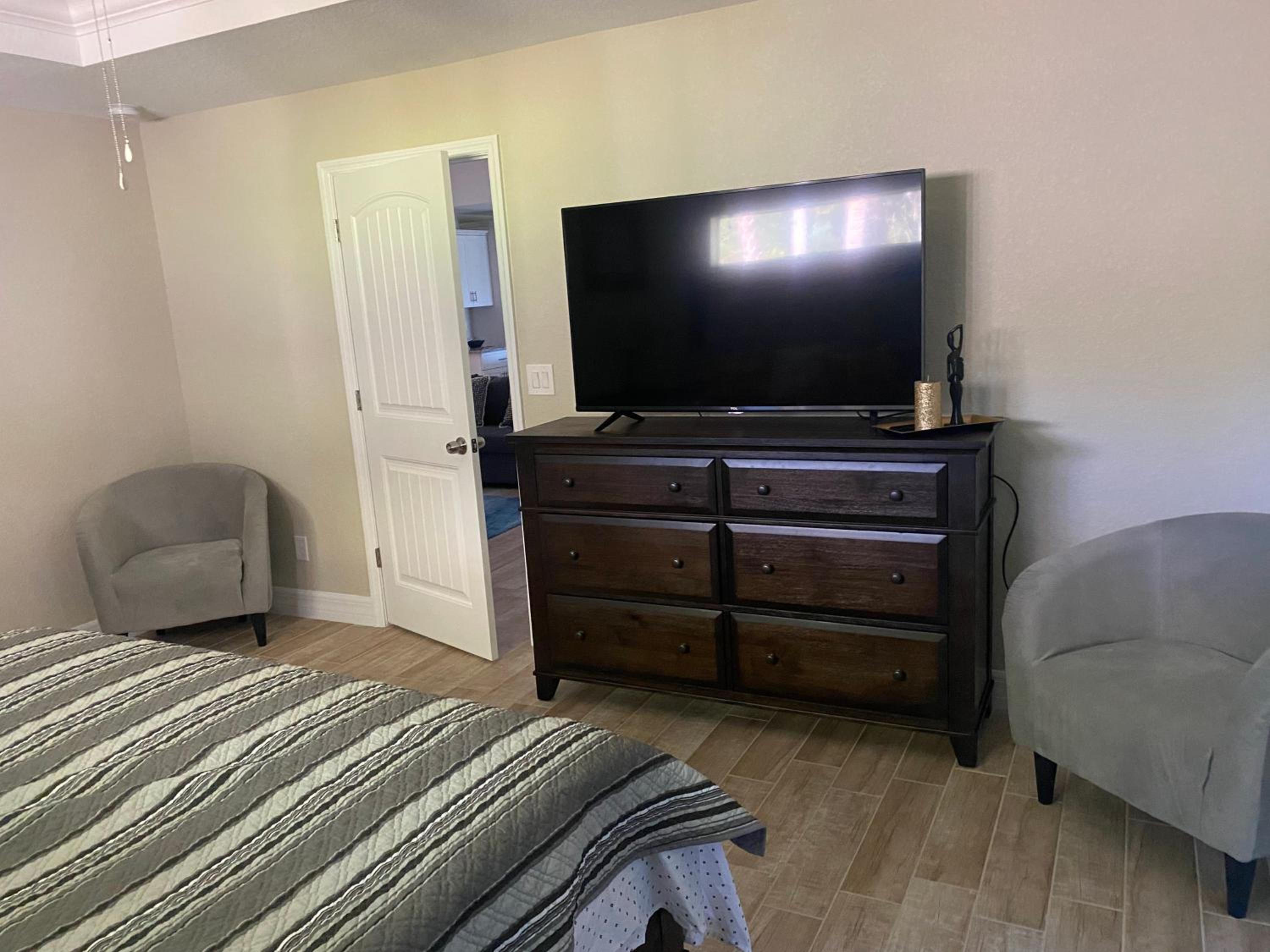 Three-Bedroom House - Photo 8