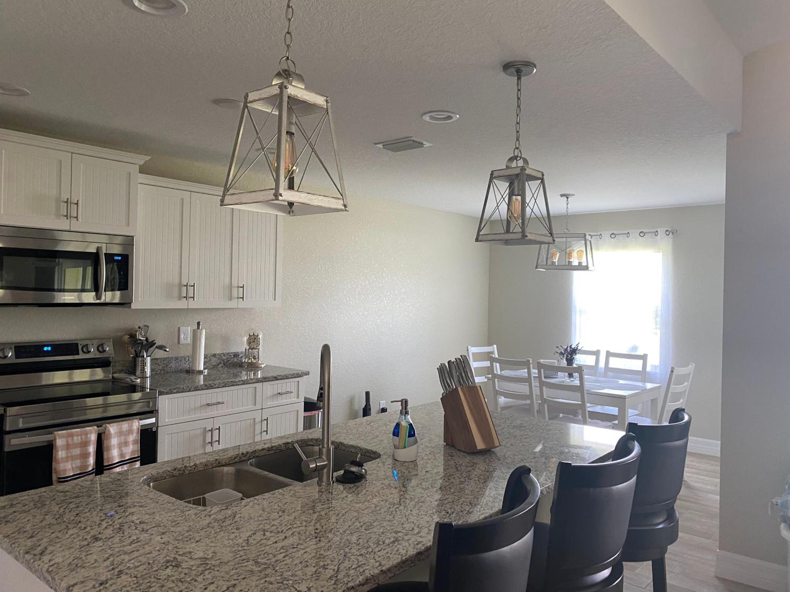 Three-Bedroom House - Photo 10