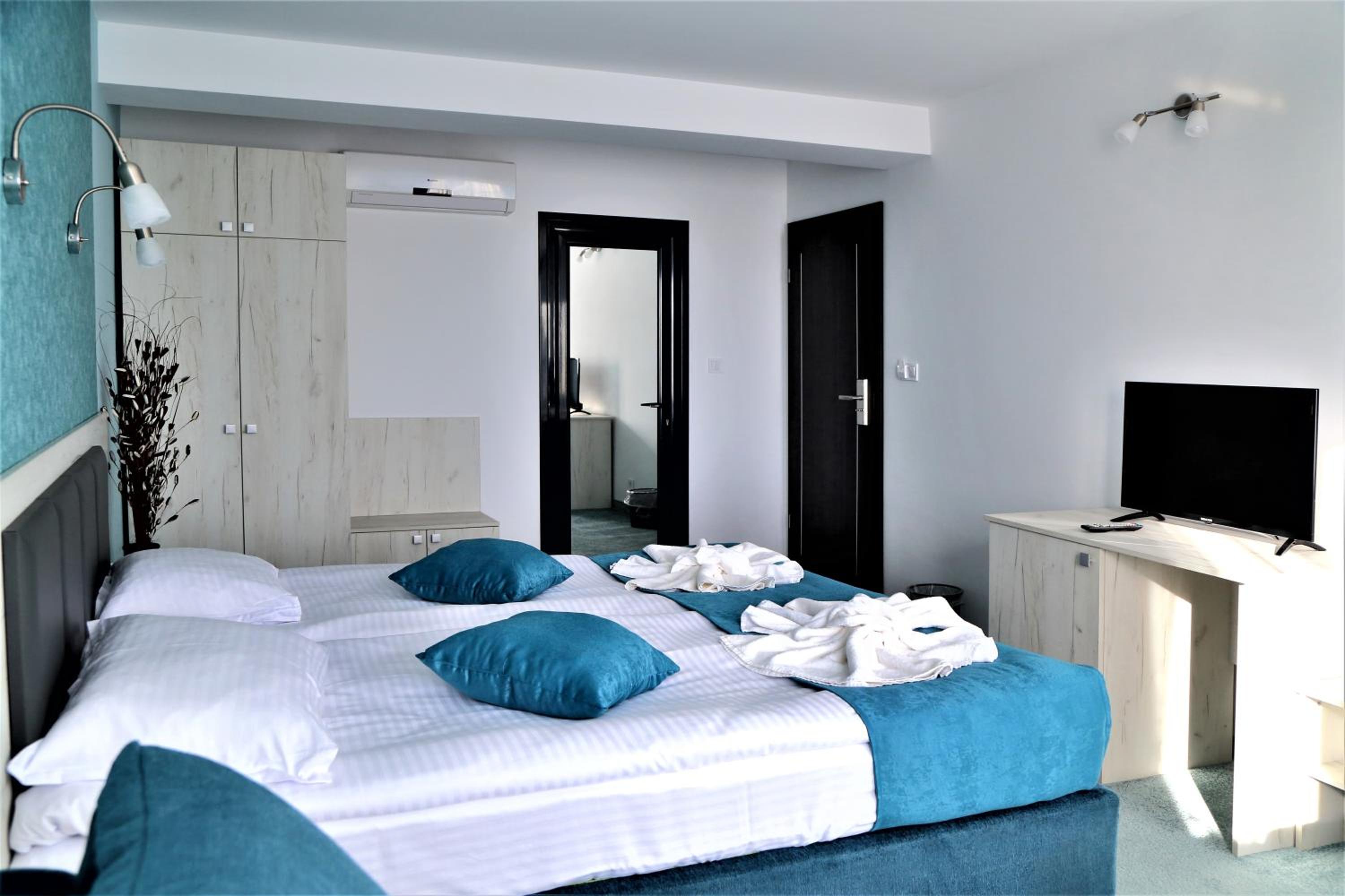 Family Room with Balcony photo 2