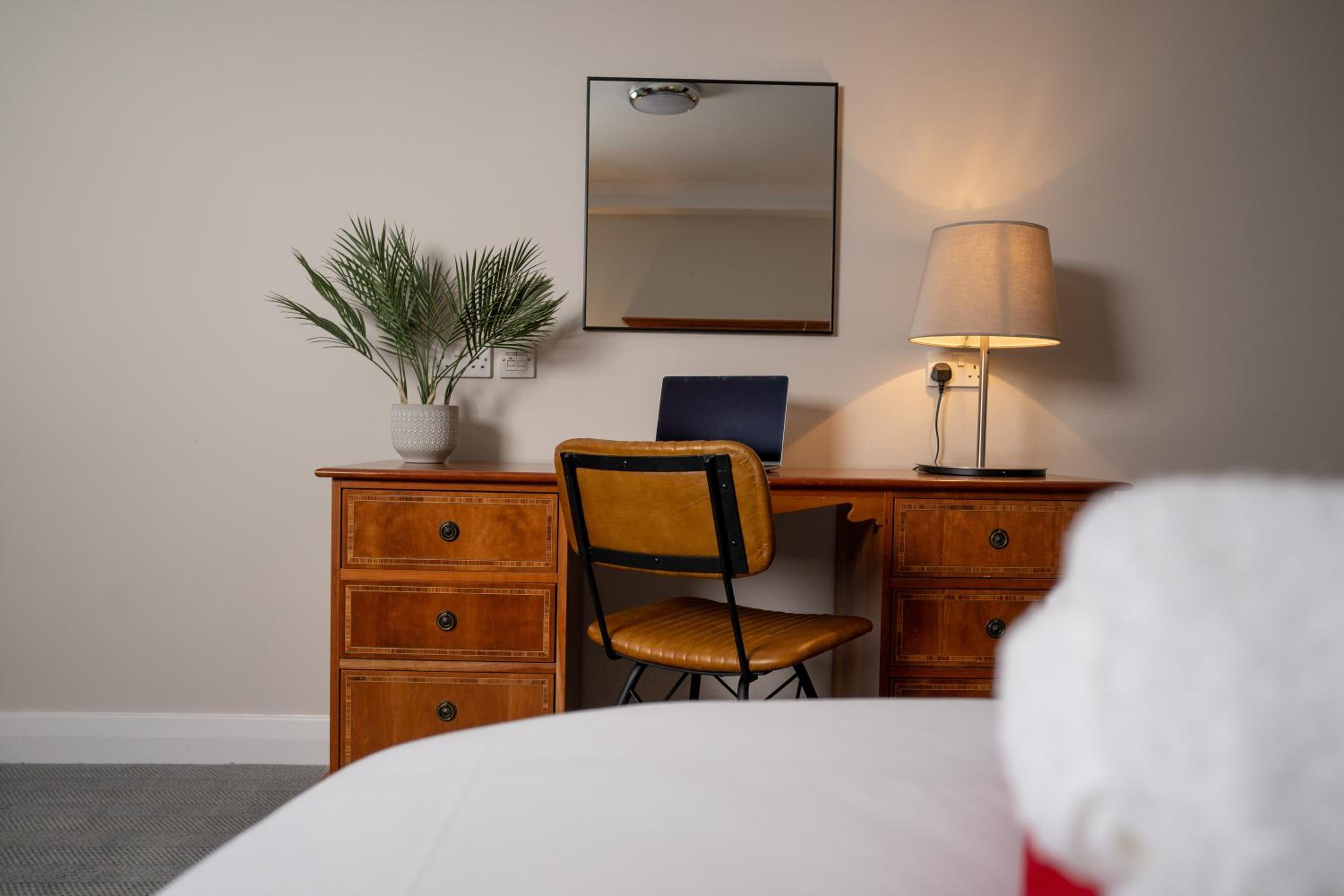 One-Bedroom Standard Double Suite with Sofa Bed - Non-Smoking - Photo 4