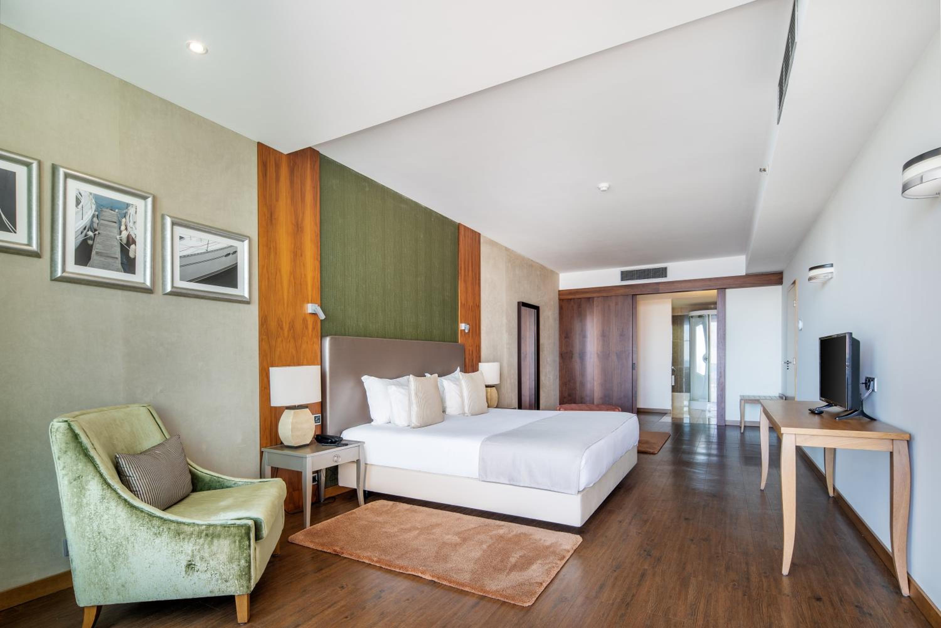 Deluxe Suite photo 2