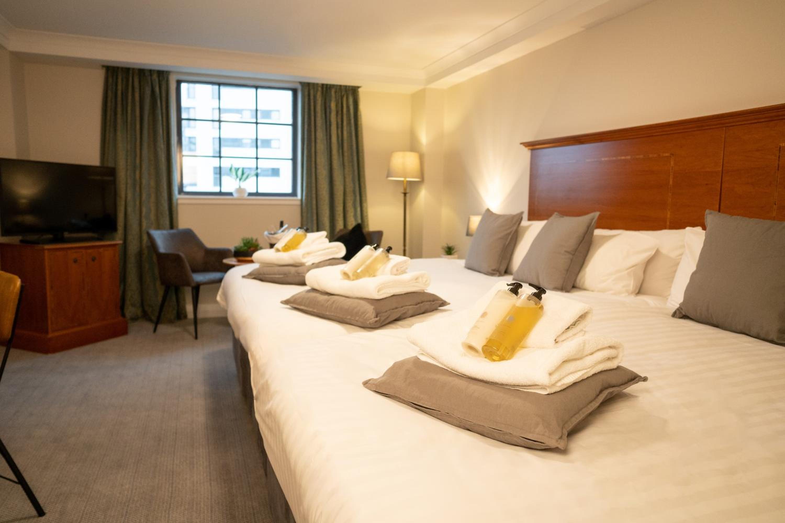 Superior Double Room with Two Double Beds - Non-Smoking - Photo 6