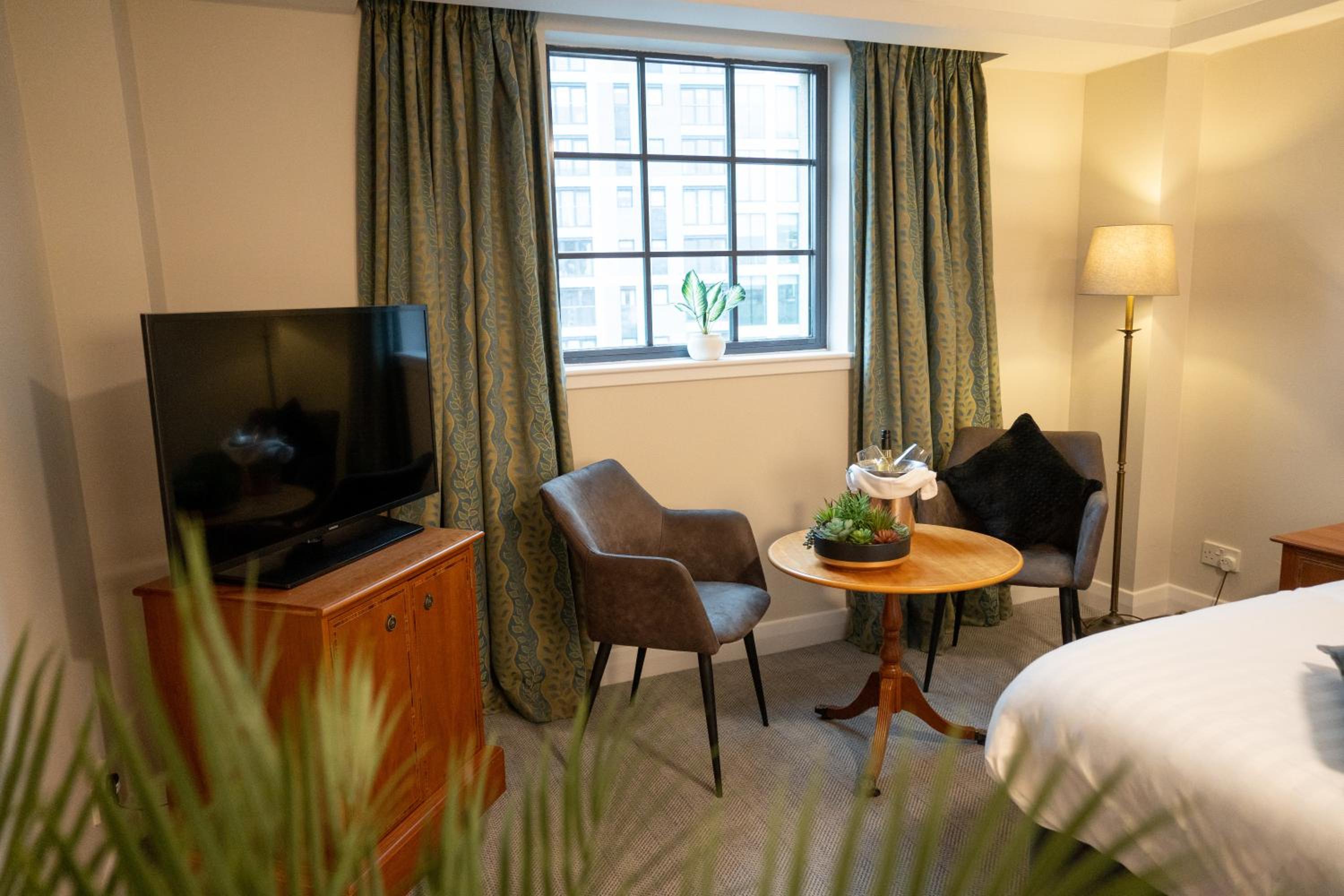 Superior Double Room with Two Double Beds - Non-Smoking - Photo 5
