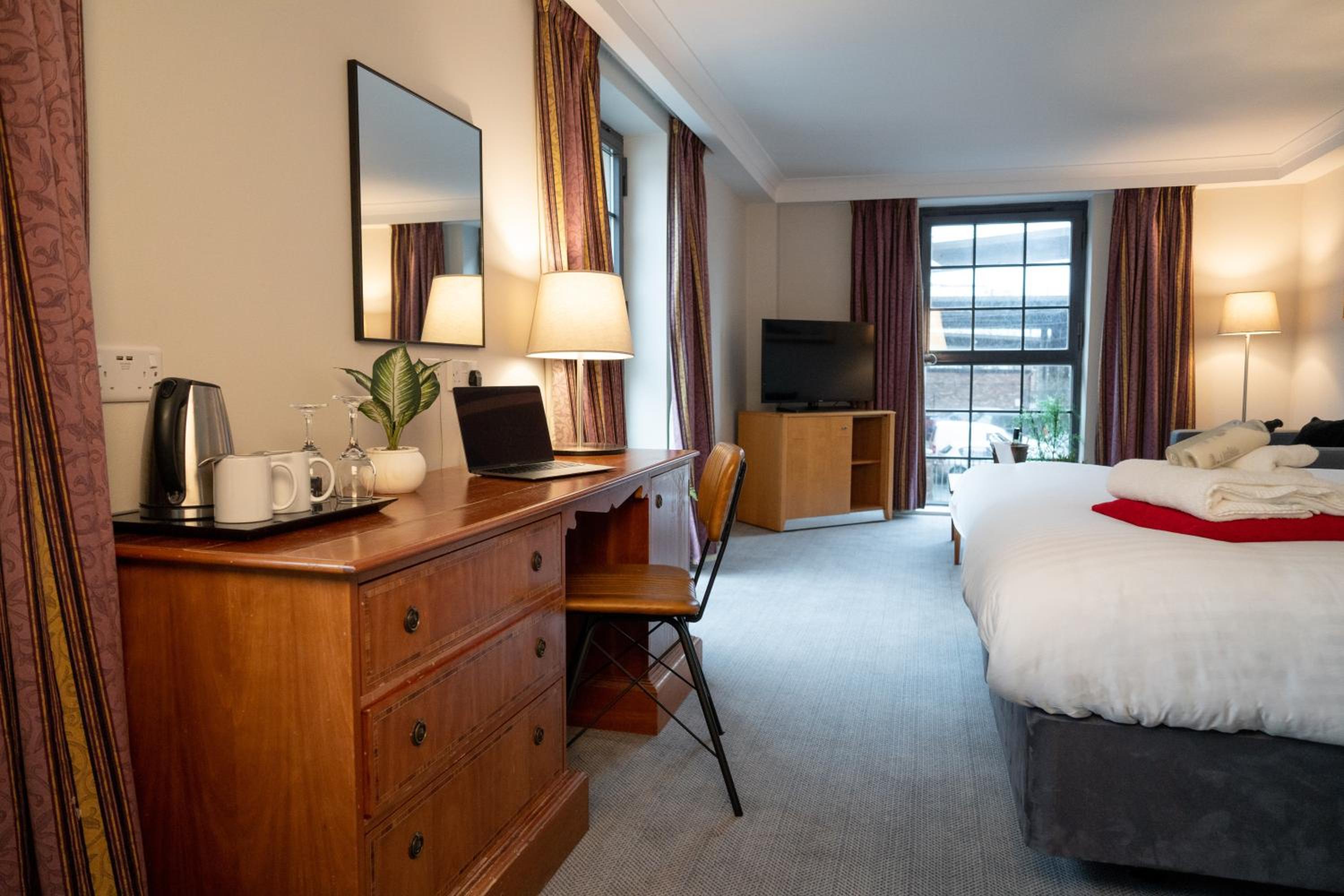 Superior Double Room with Sofa Bed - Non-Smoking photo 2