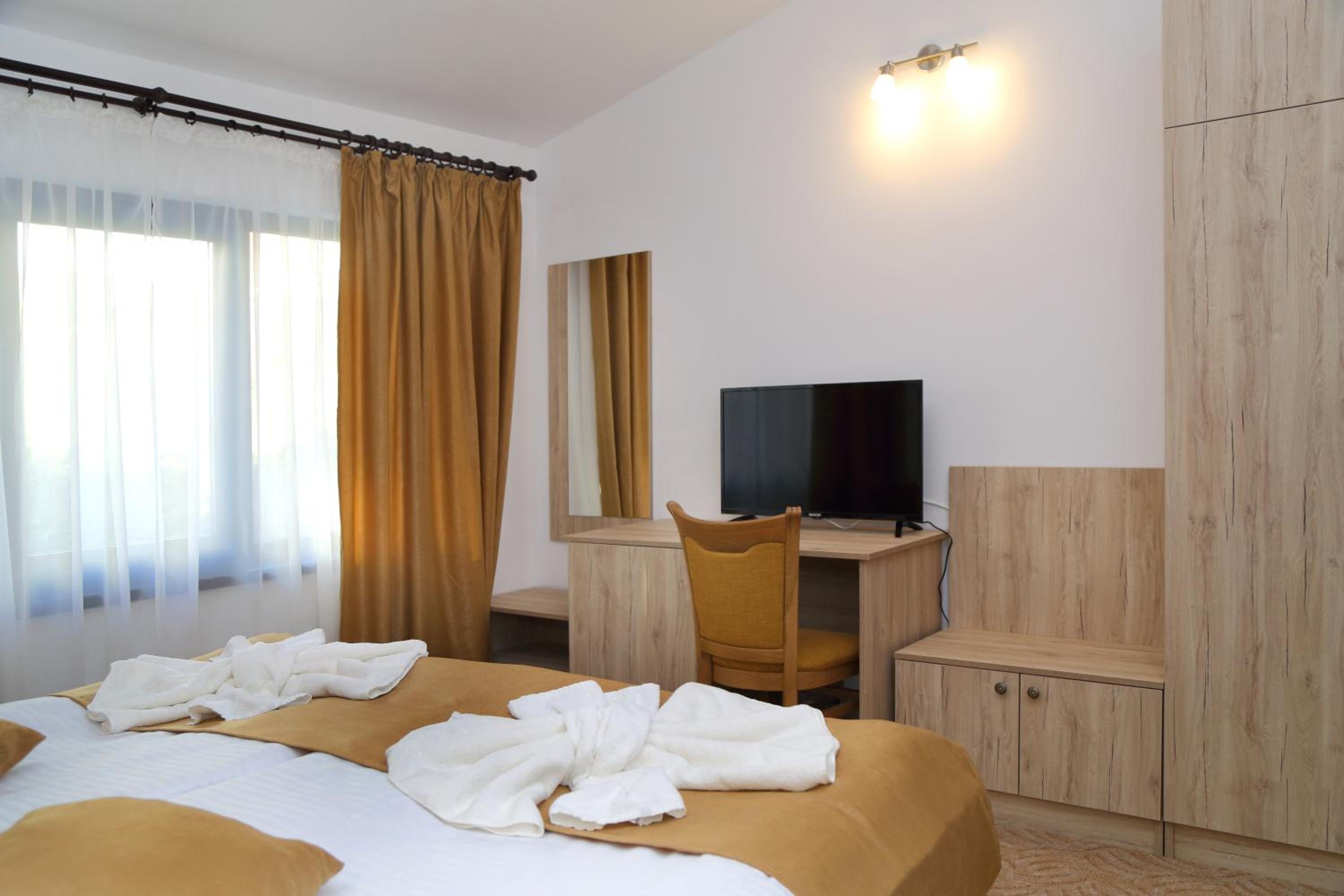One-Bedroom Apartment with Balcony and City View photo 3