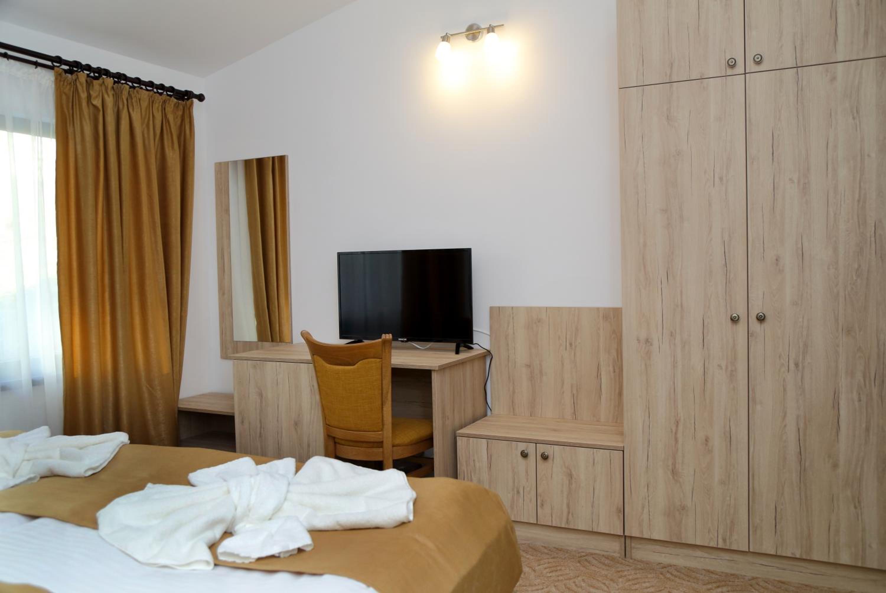 One-Bedroom Apartment with Balcony and City View photo 2