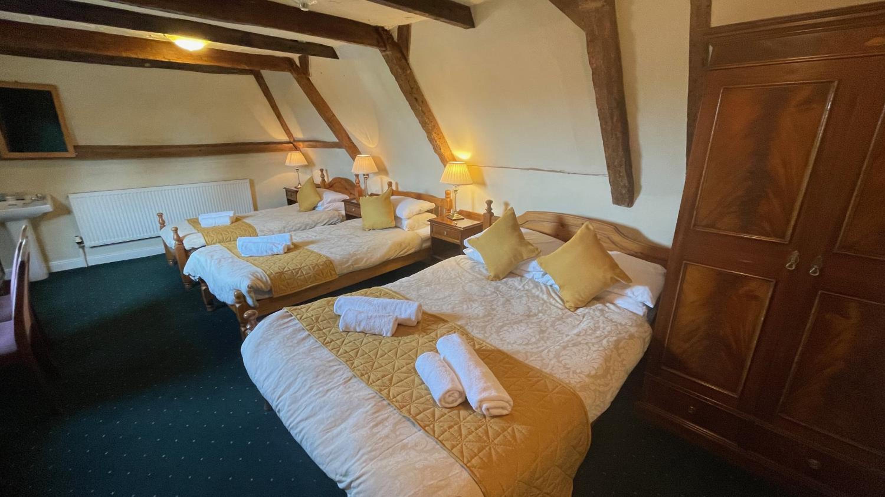 Quadruple Room with Private External Bathroom