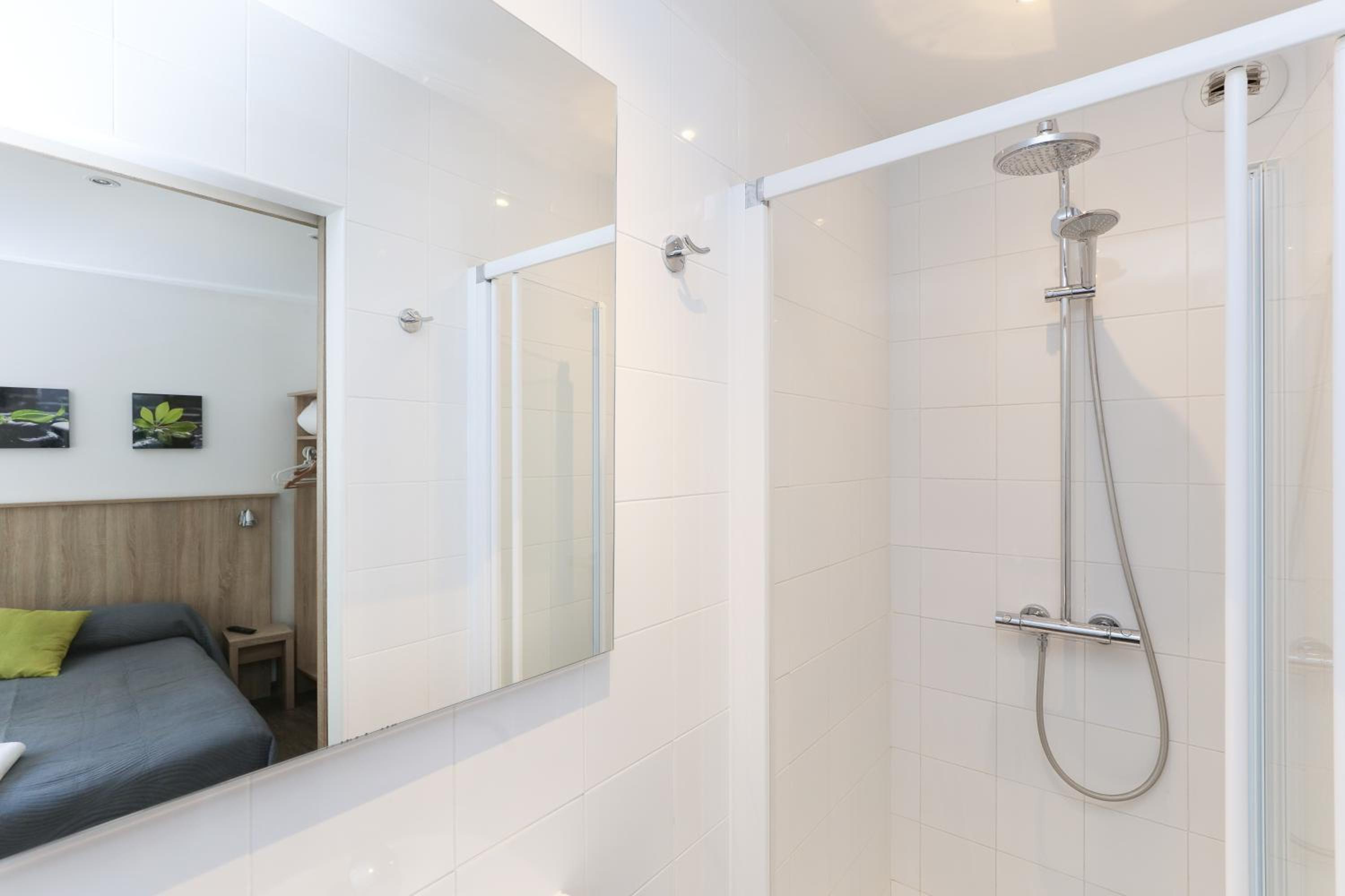 Double Room - Photo 10