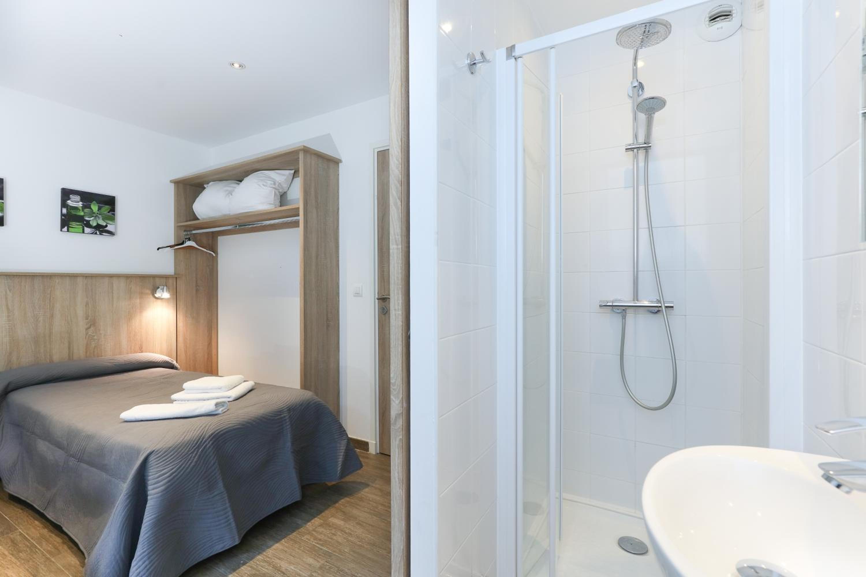 Double Room - Photo 8