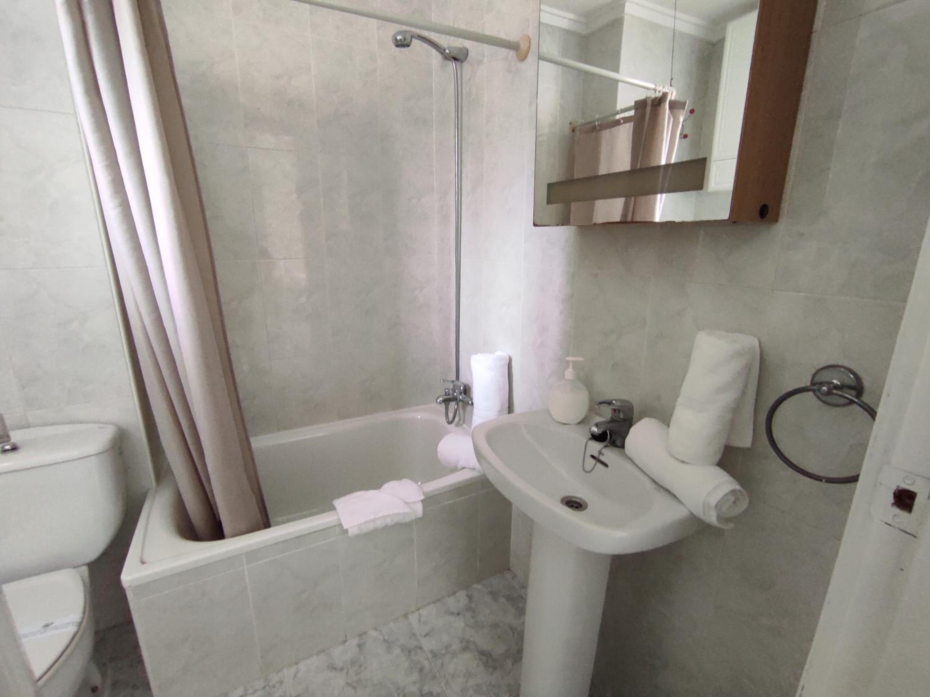 One-Bedroom Apartment - Photo 3