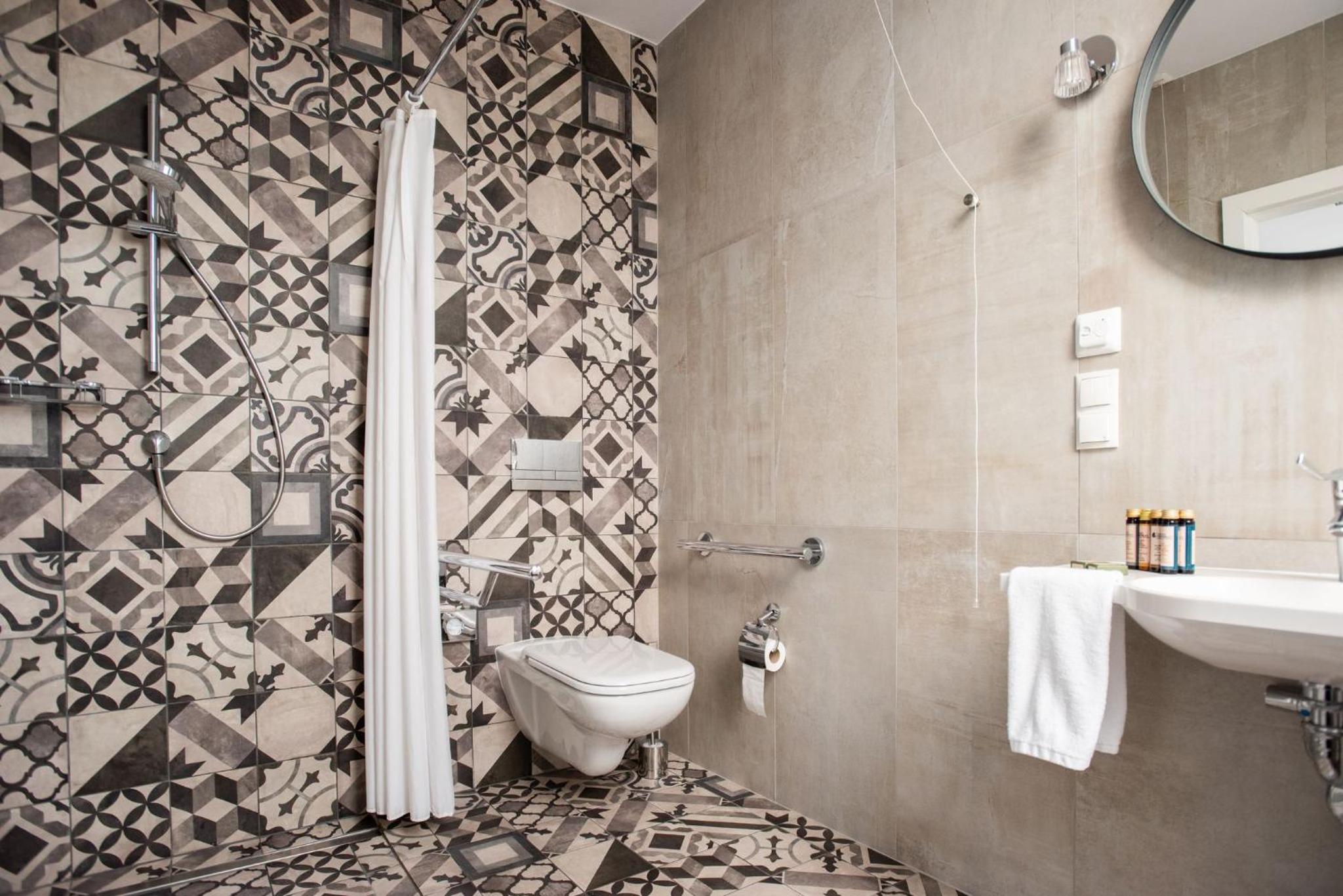 Premium King Room - Disability Access photo 3