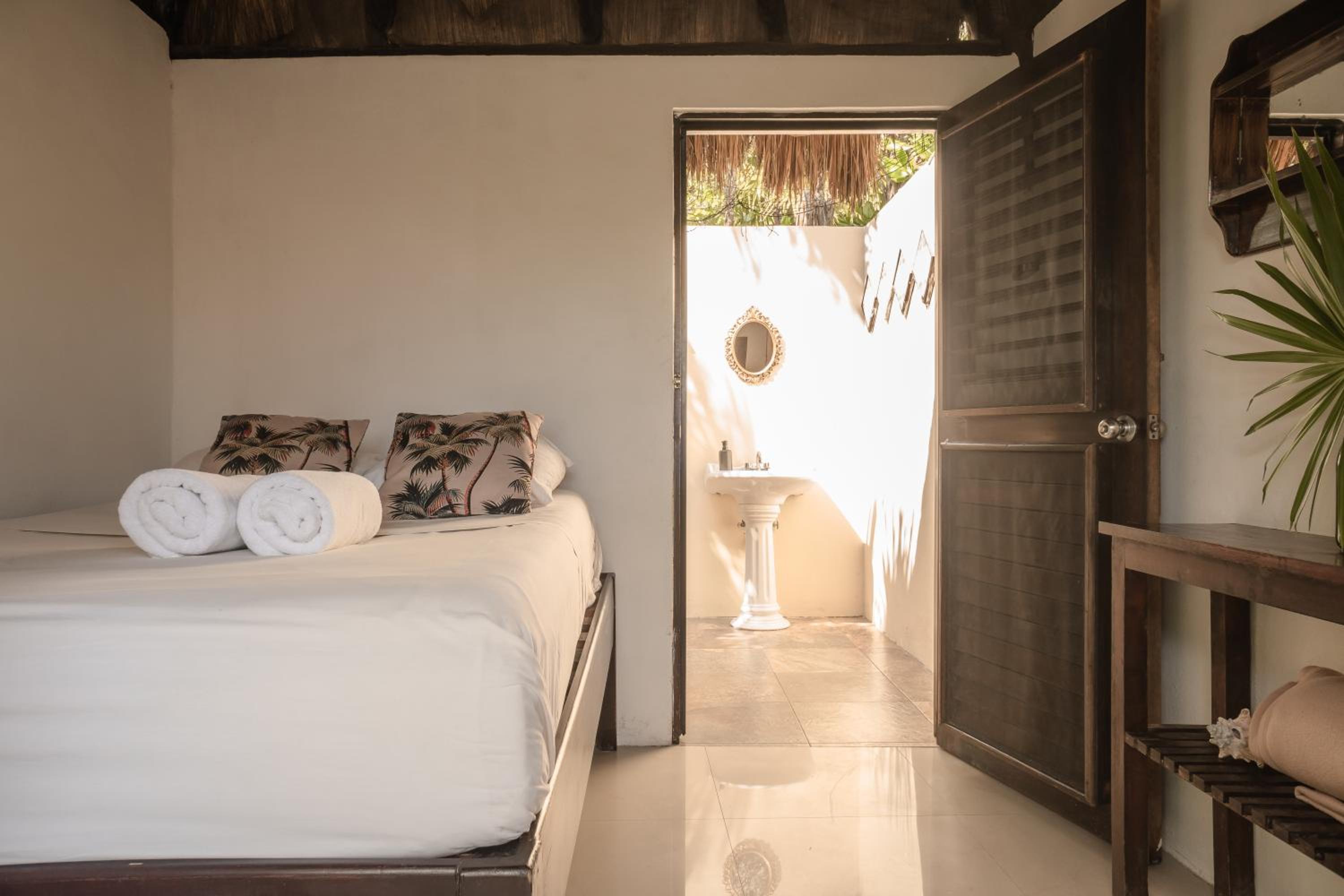 Small Double Room - Photo 6