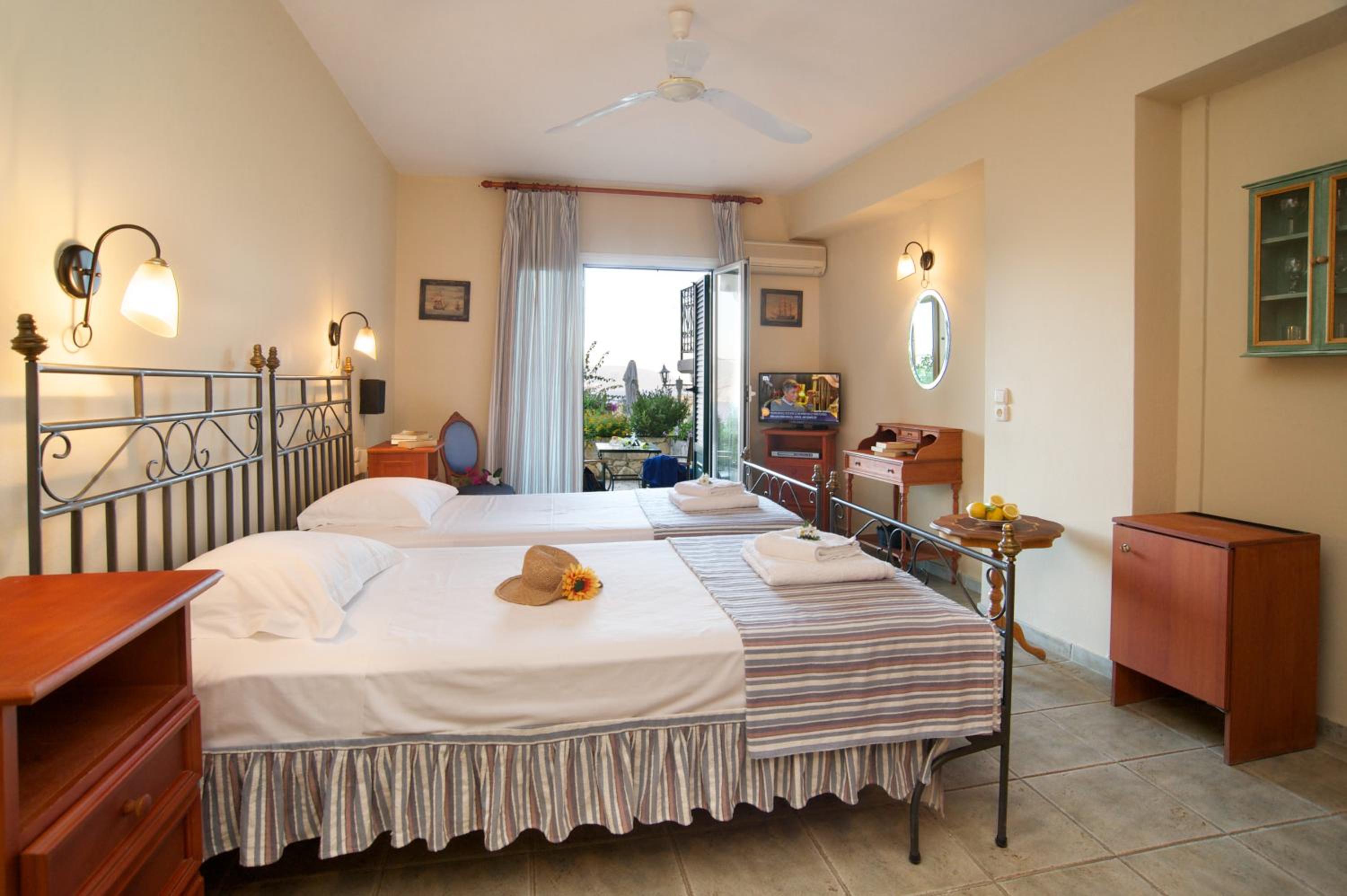 Twin Room with Side Sea View photo 2