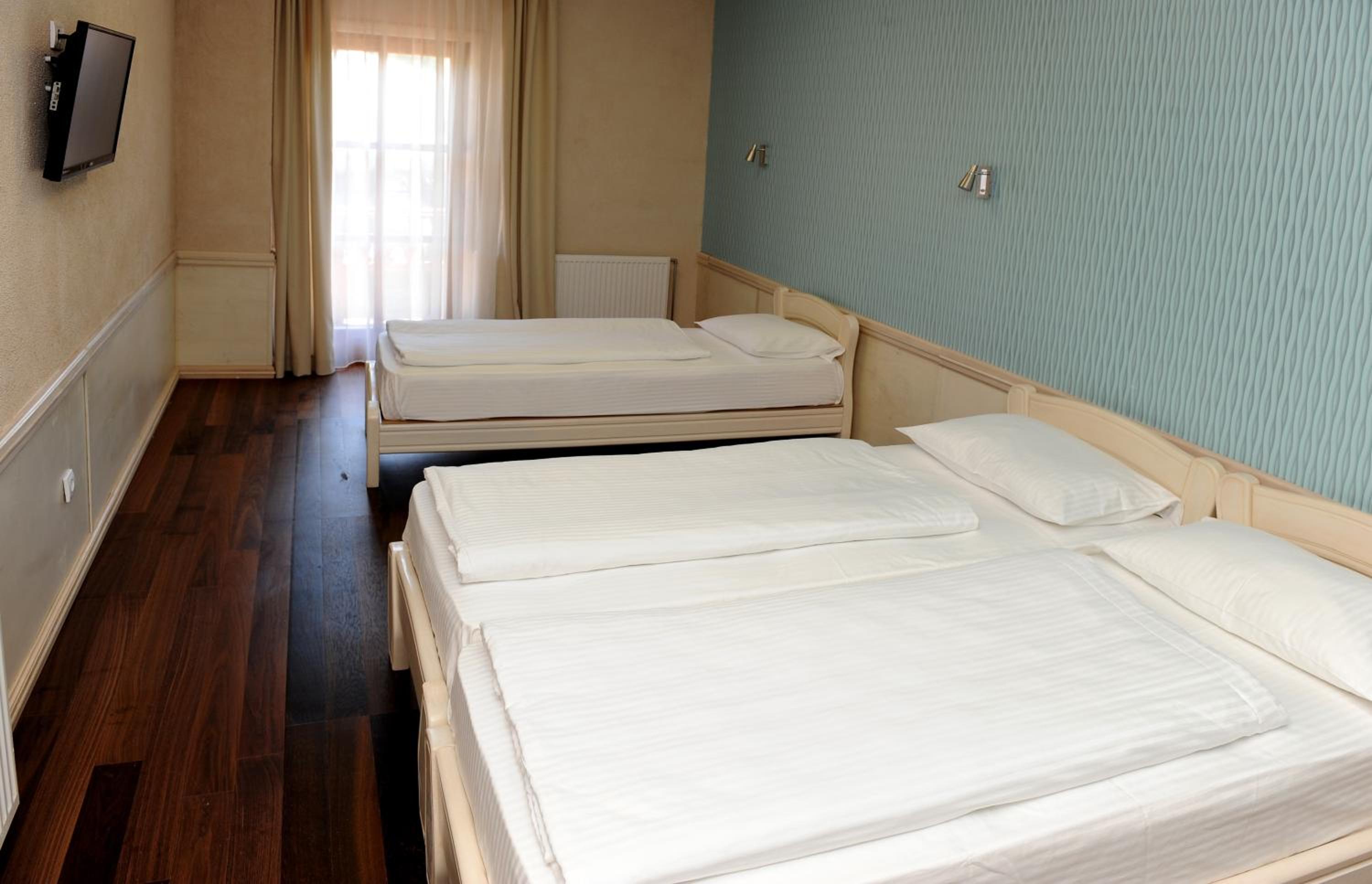 Triple Room - Photo 9