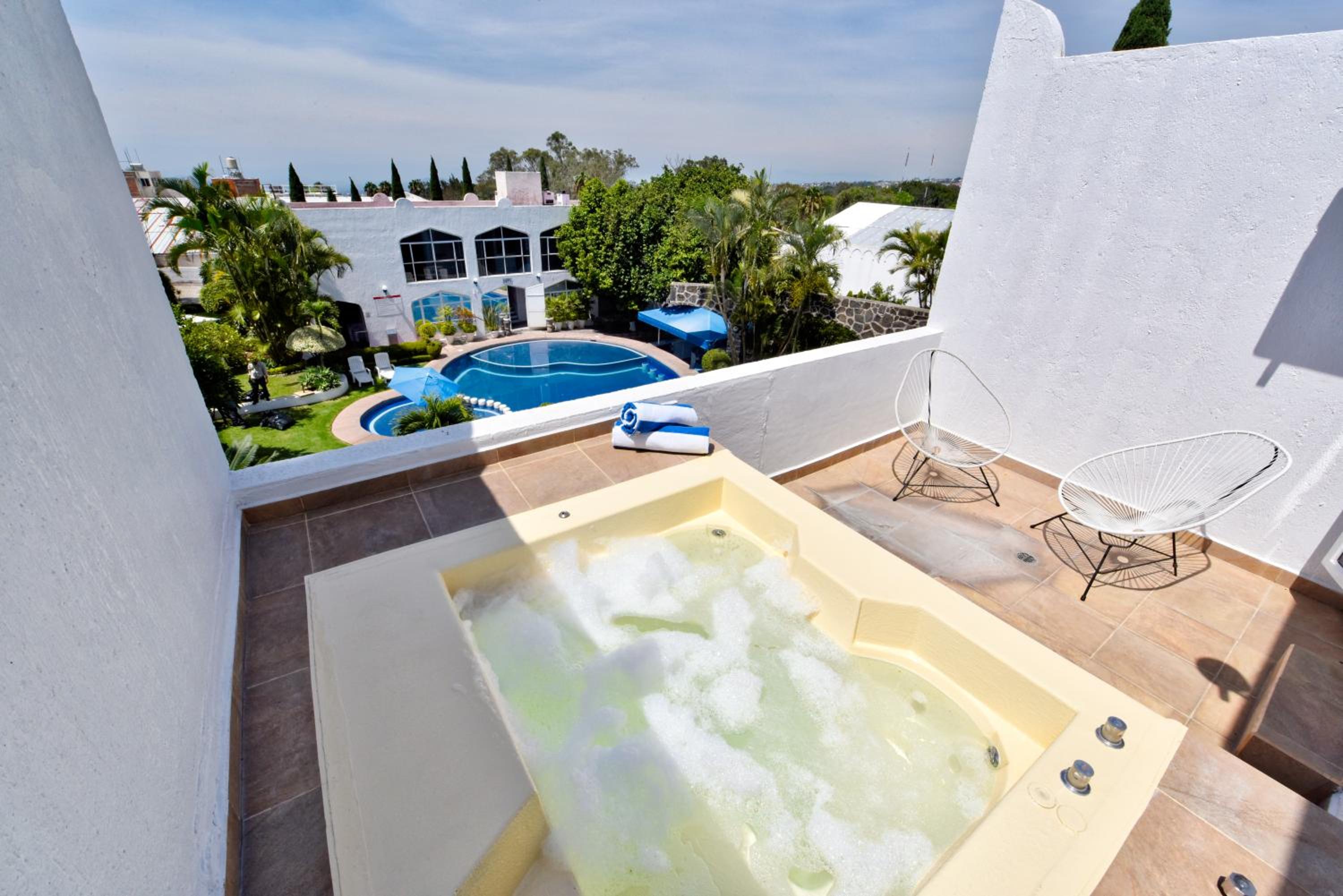 Honeymoon Suite - Photo 5