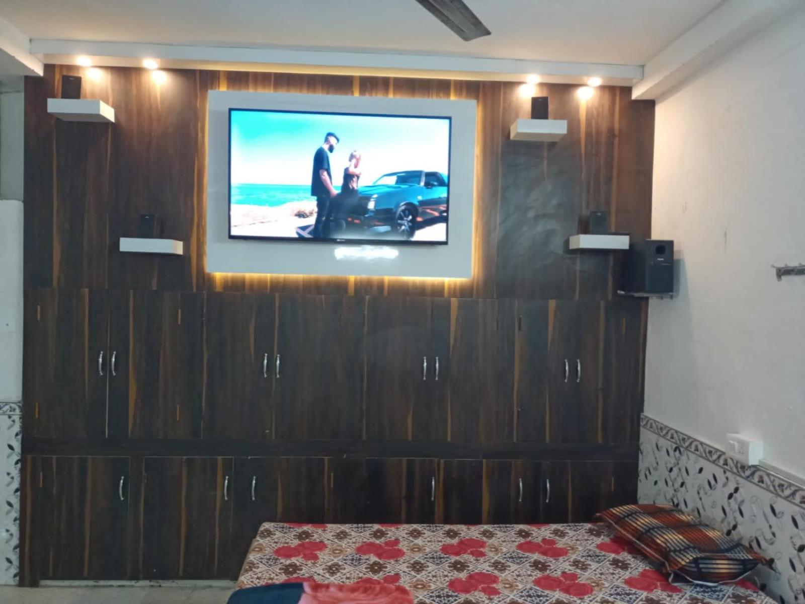 Superior Family Room photo 1