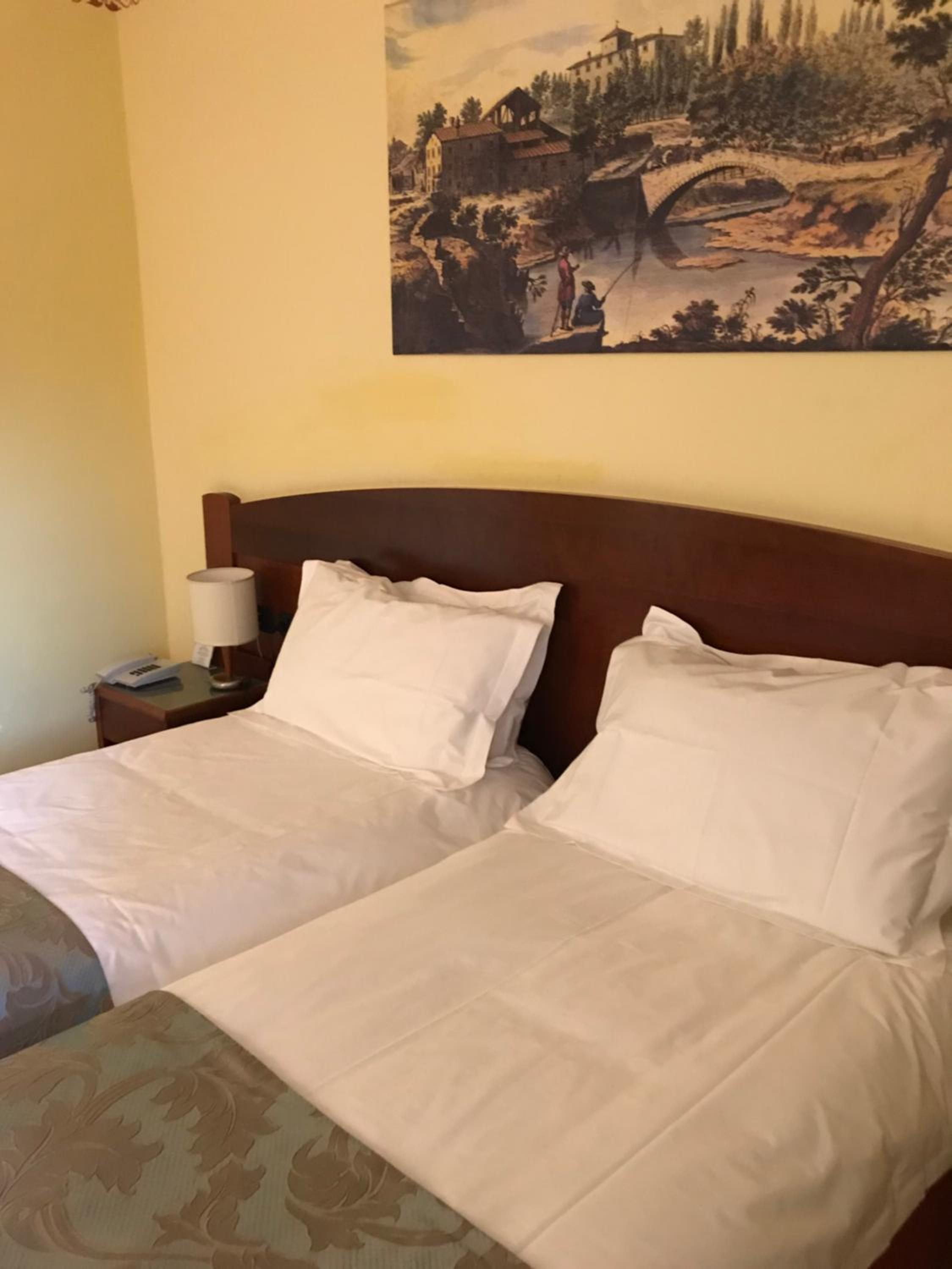 Double or Twin Room - Photo 6