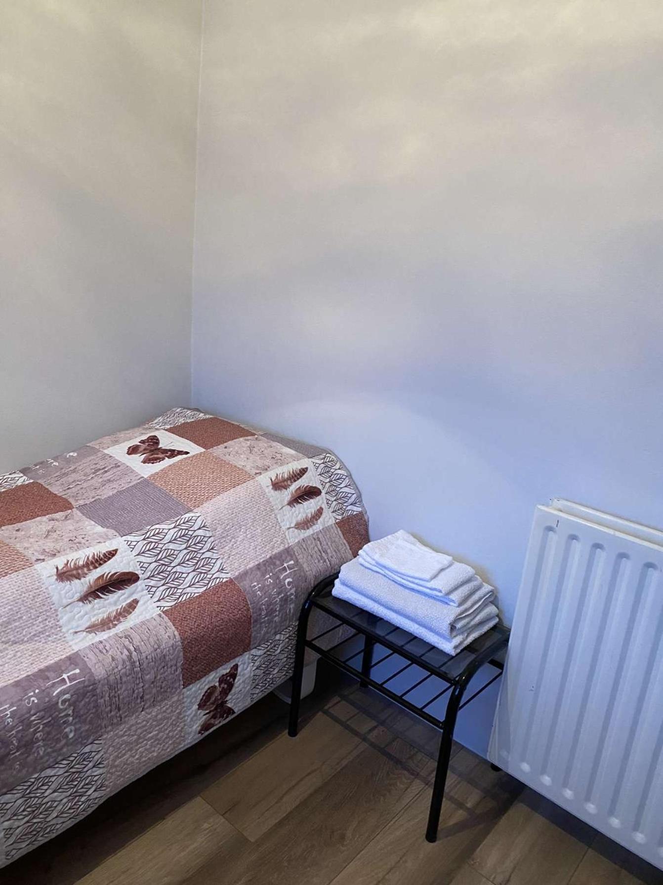 Single Room with Shared Bathroom photo 3