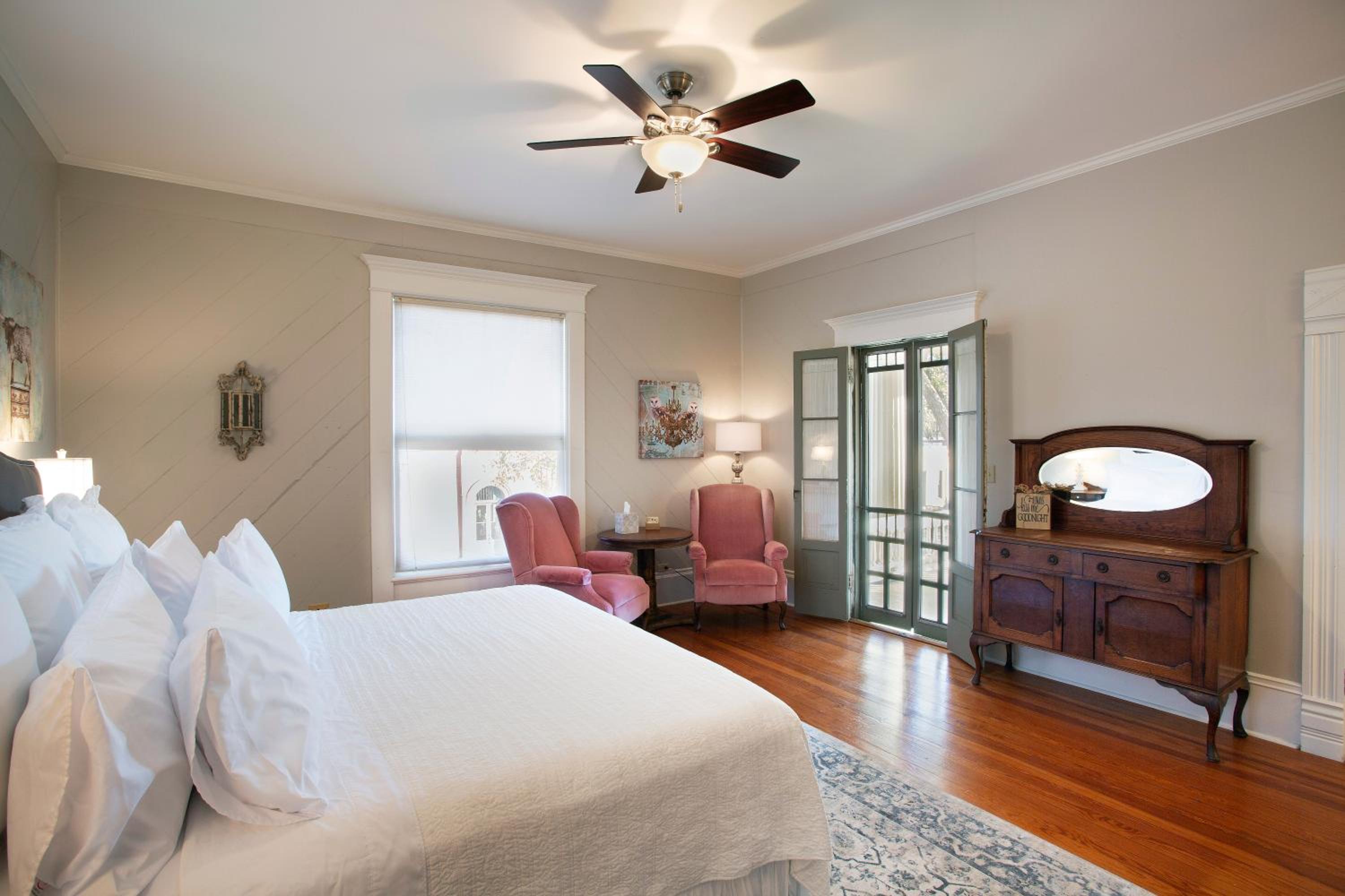 King Room with Balcony photo 3
