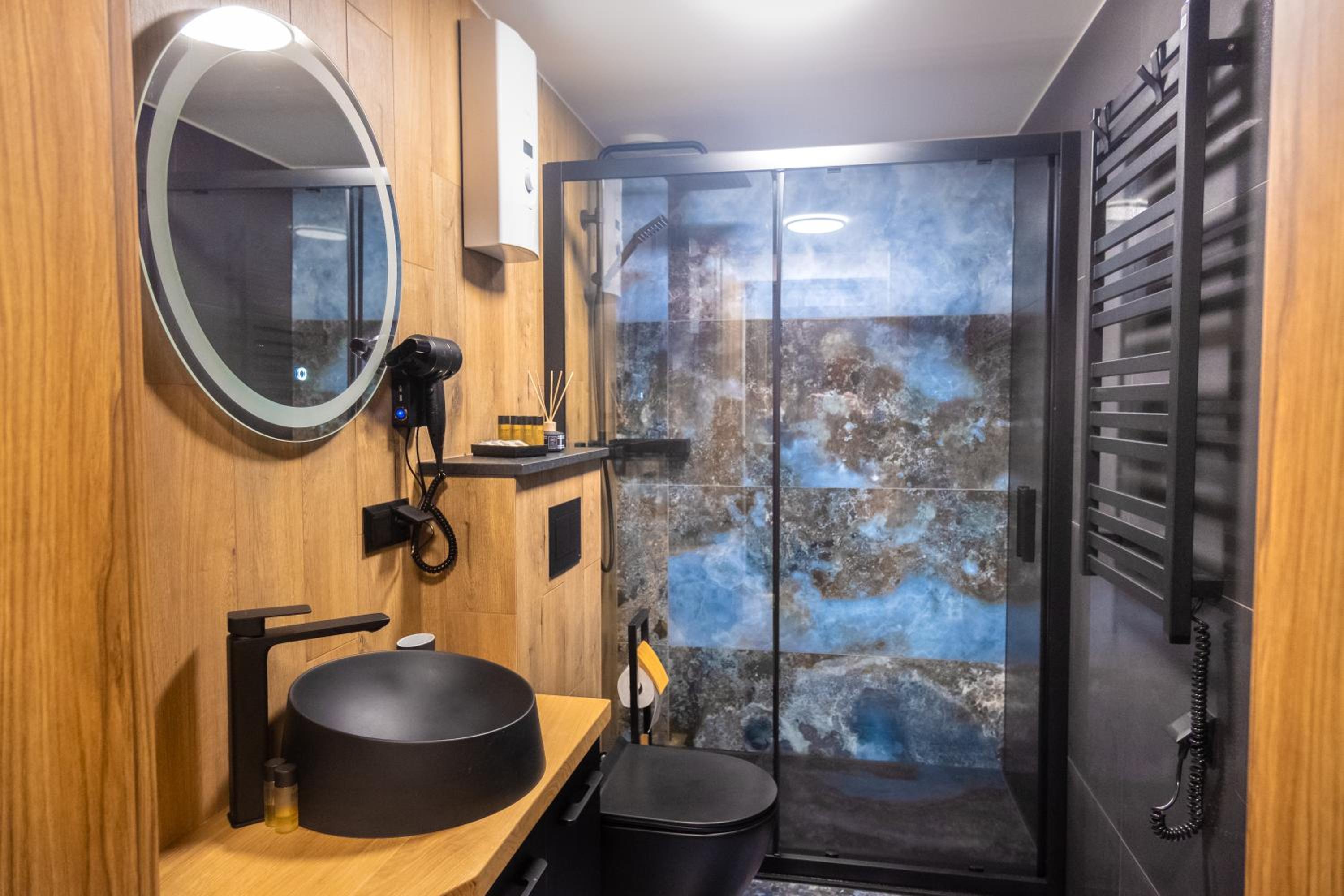 Two-Bedroom Chalet - Photo 37