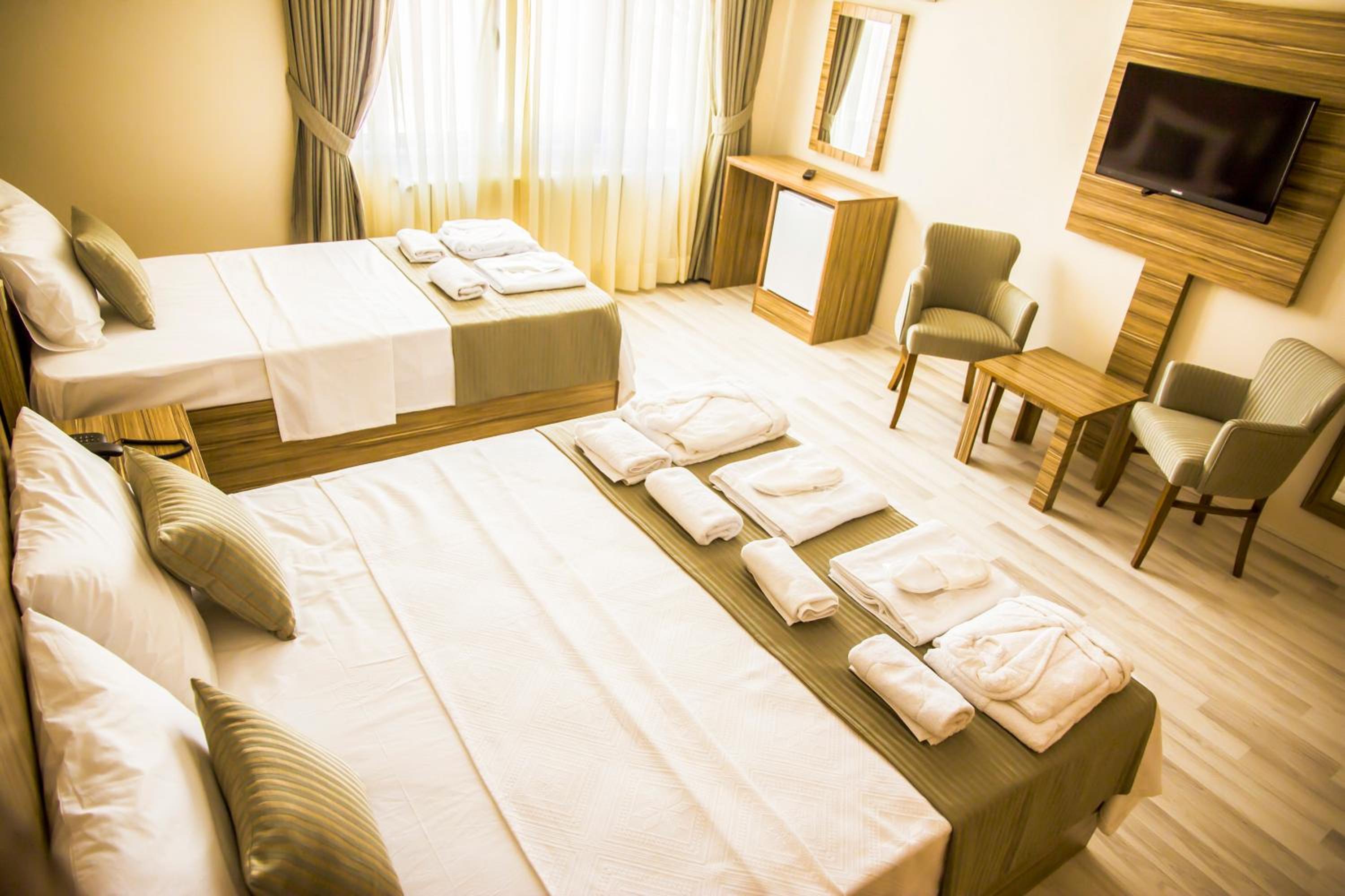 Superior Triple Room photo 2