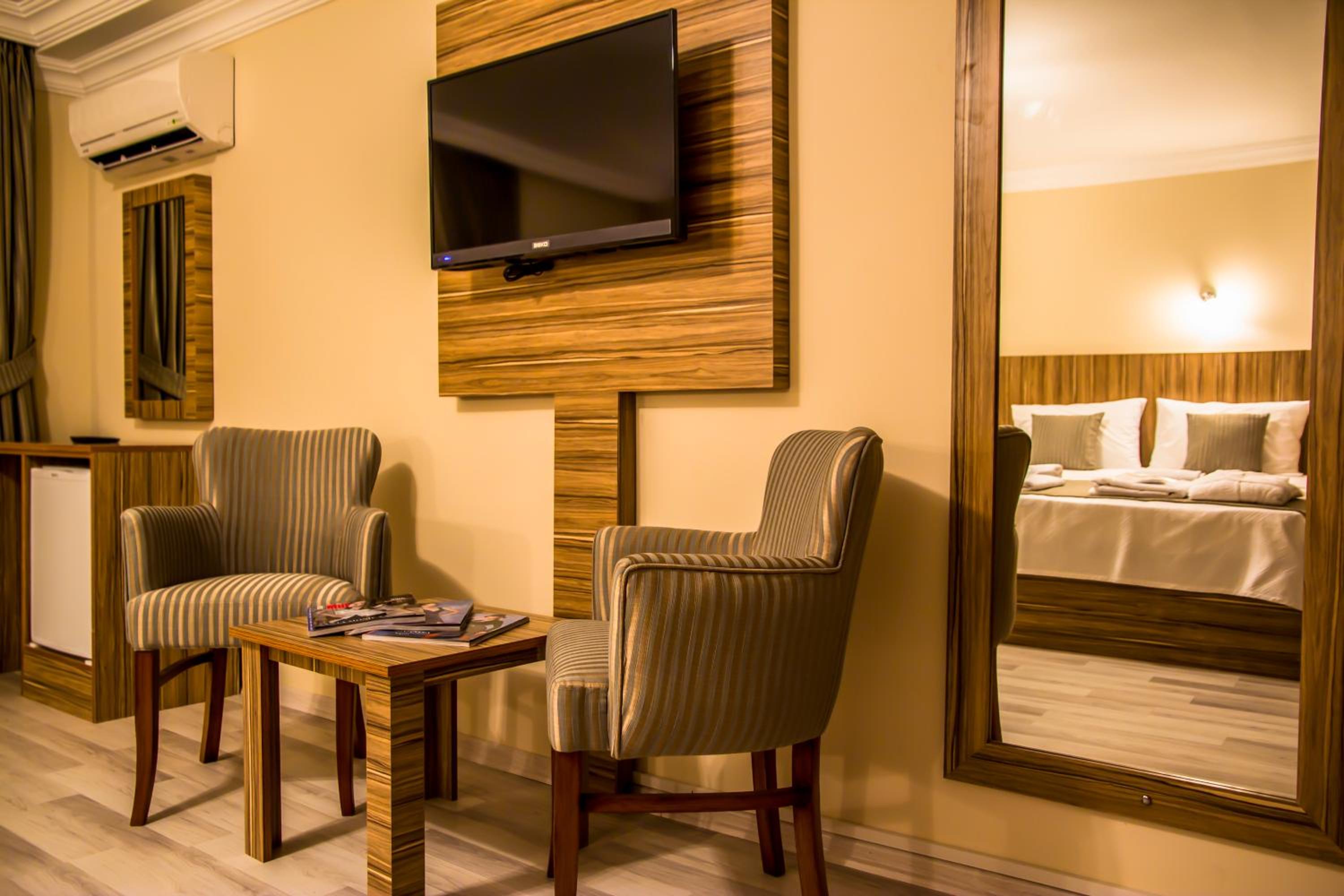 Superior Triple Room photo 3