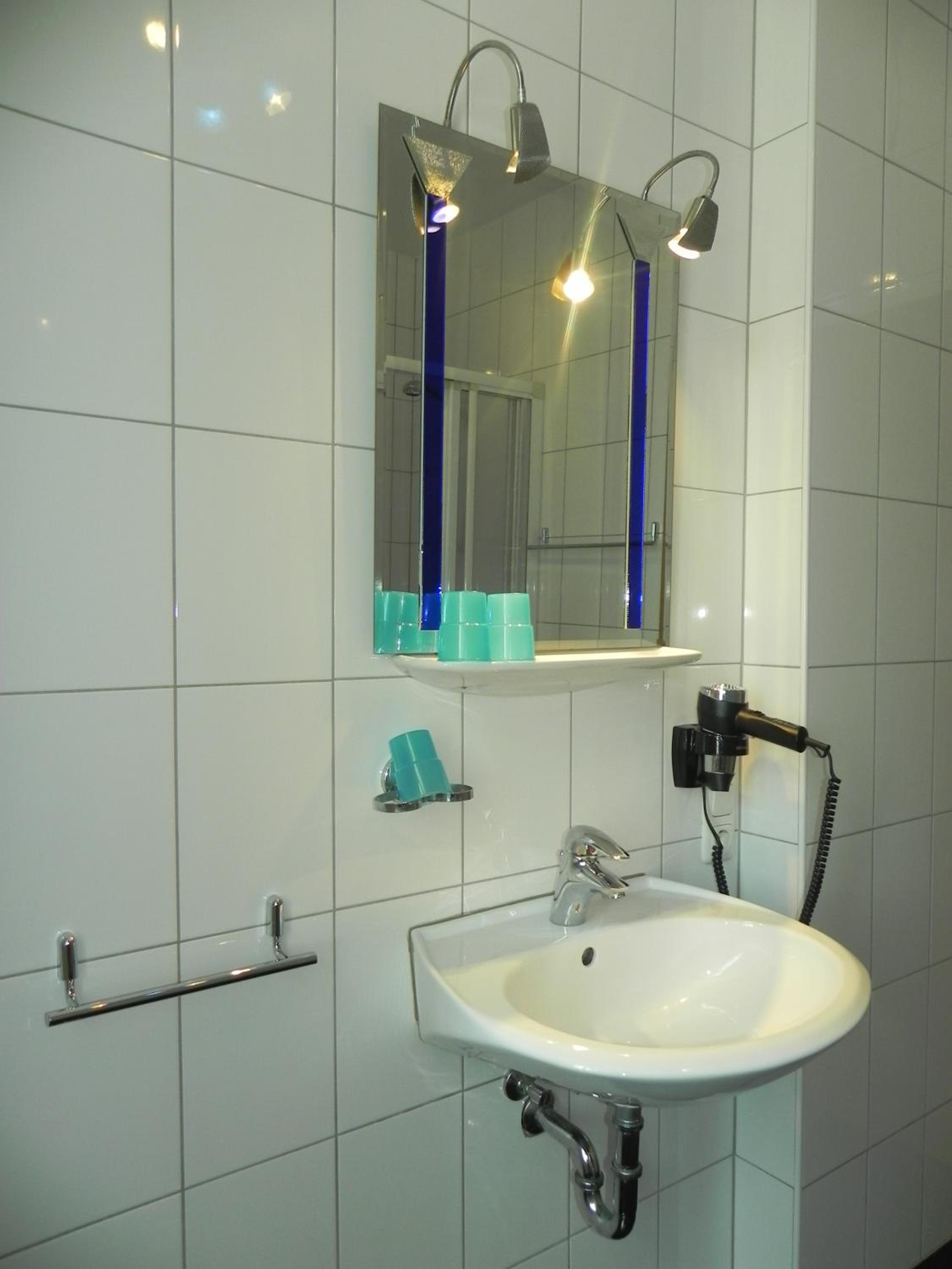 Double or Twin Room - Photo 4