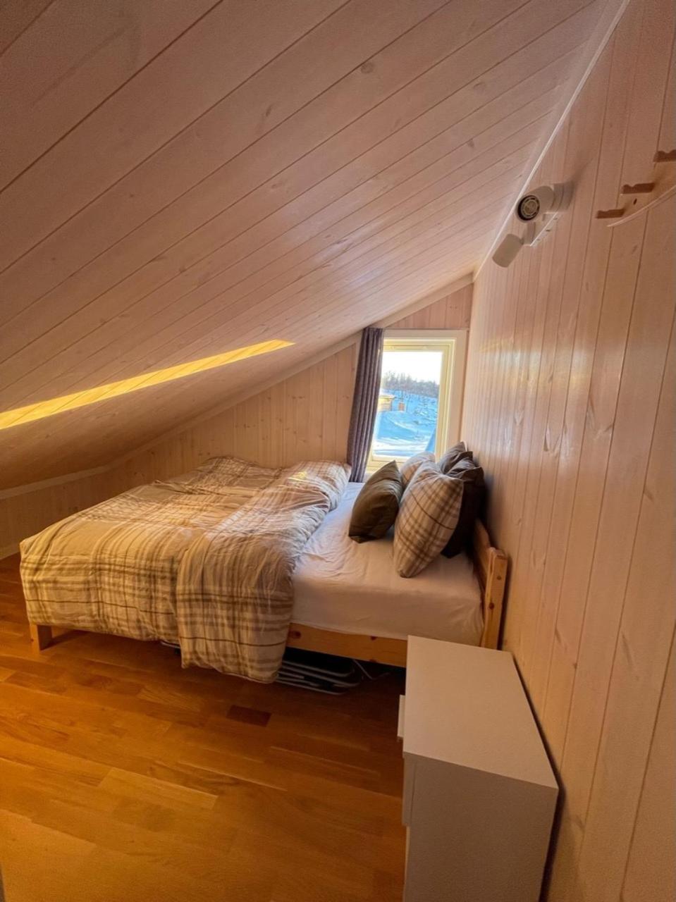 Four-Bedroom House photo 1