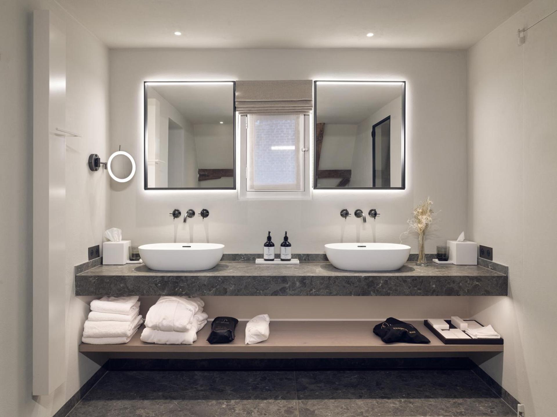 Suite - Photo 10