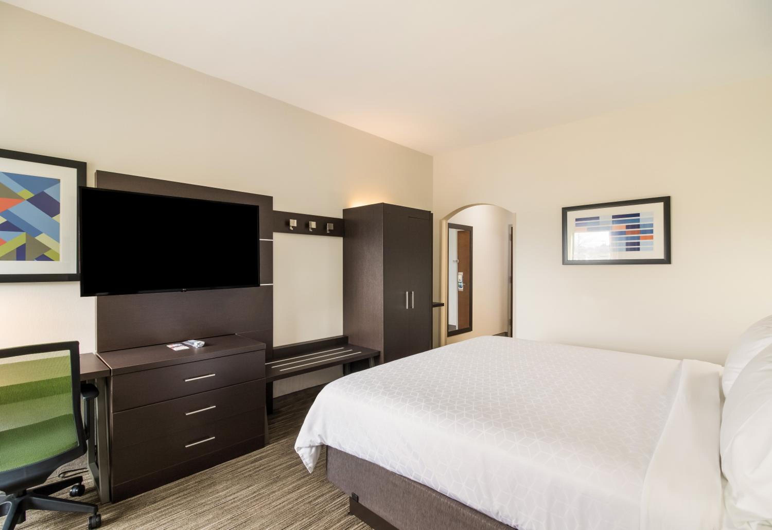 Standard King Room - Non-Smoking  photo 3