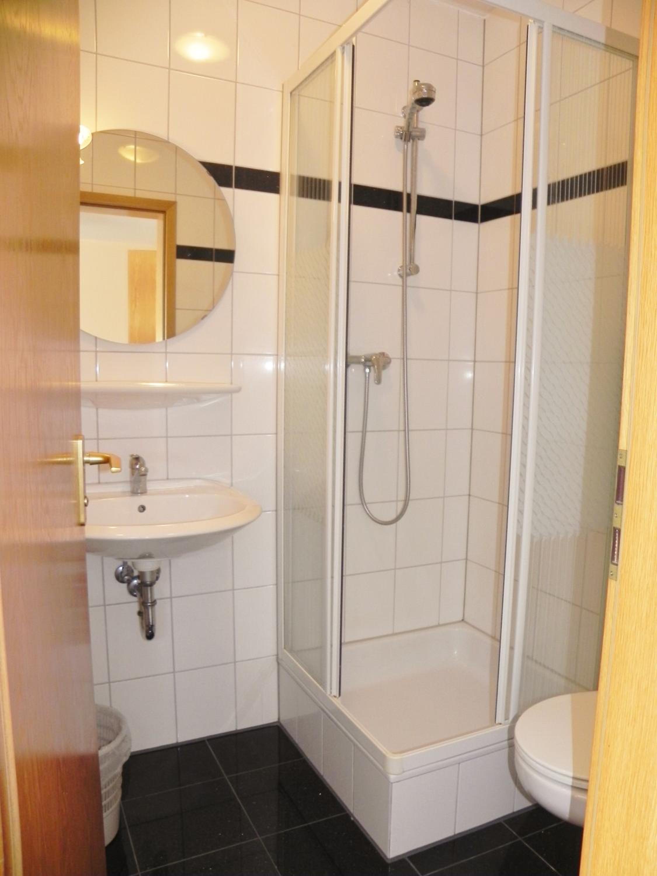 Double or Twin Room - Photo 7
