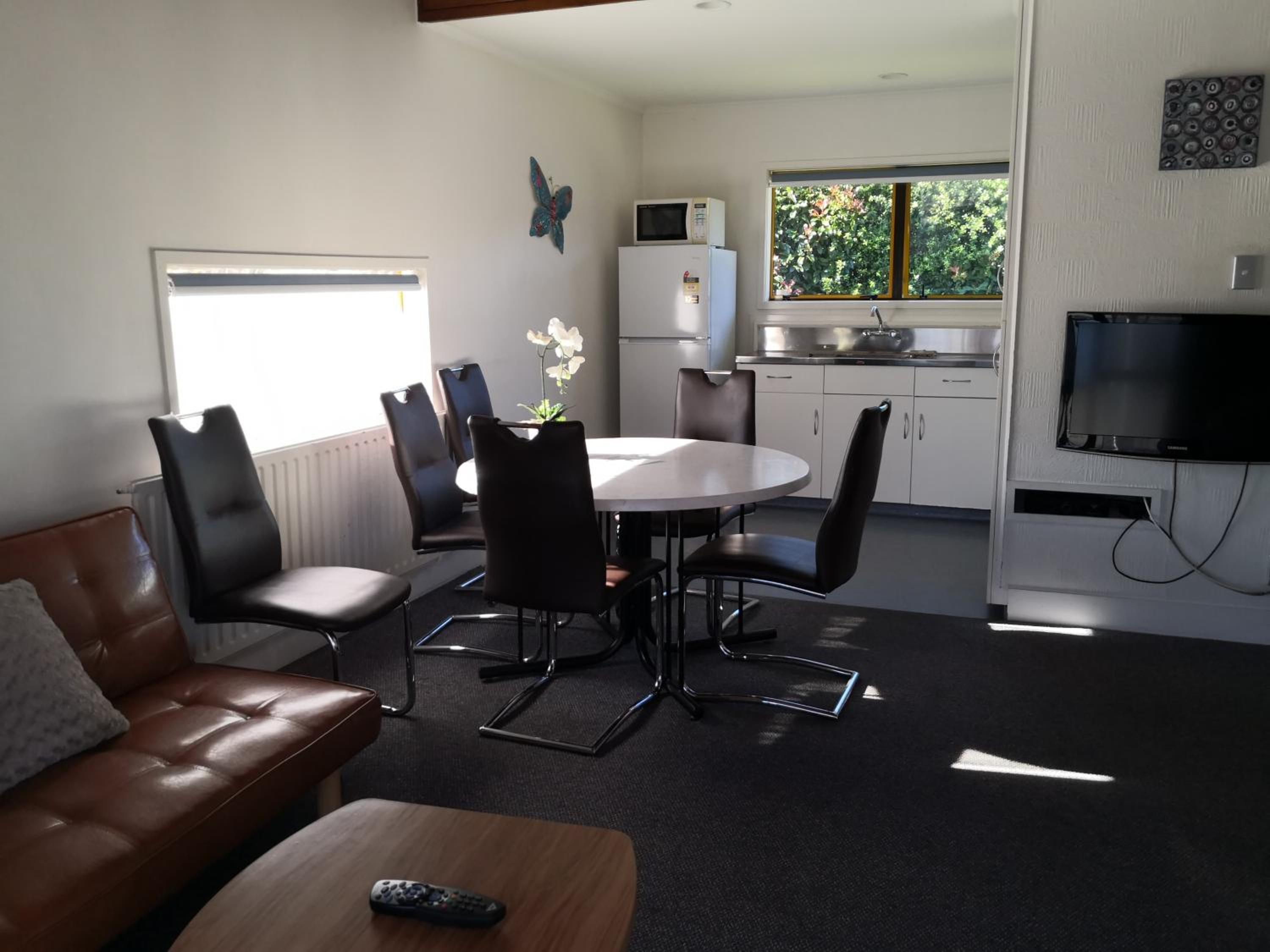 Two-Bedroom Apartment - Photo 3