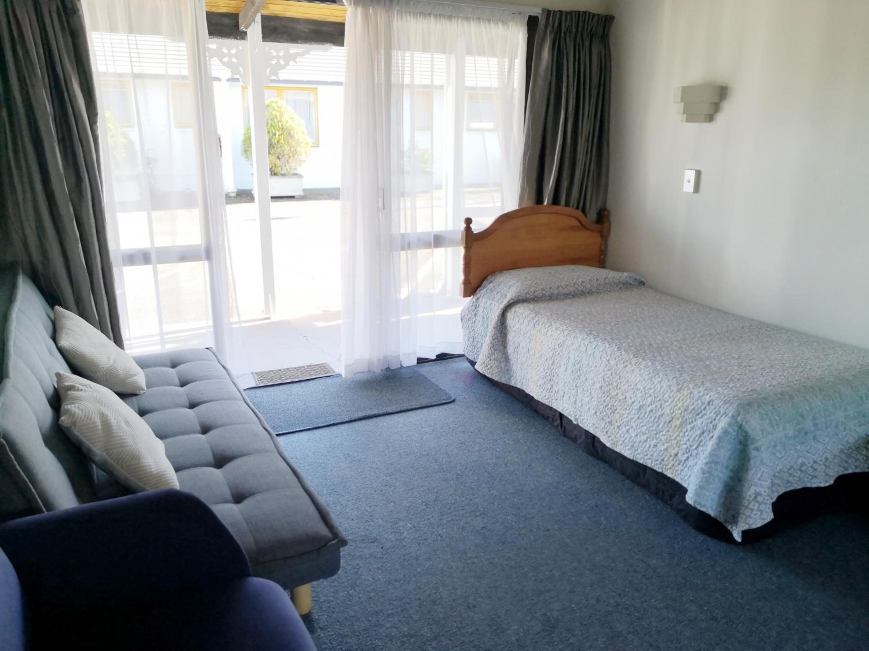 One-Bedroom Apartment - Photo 4
