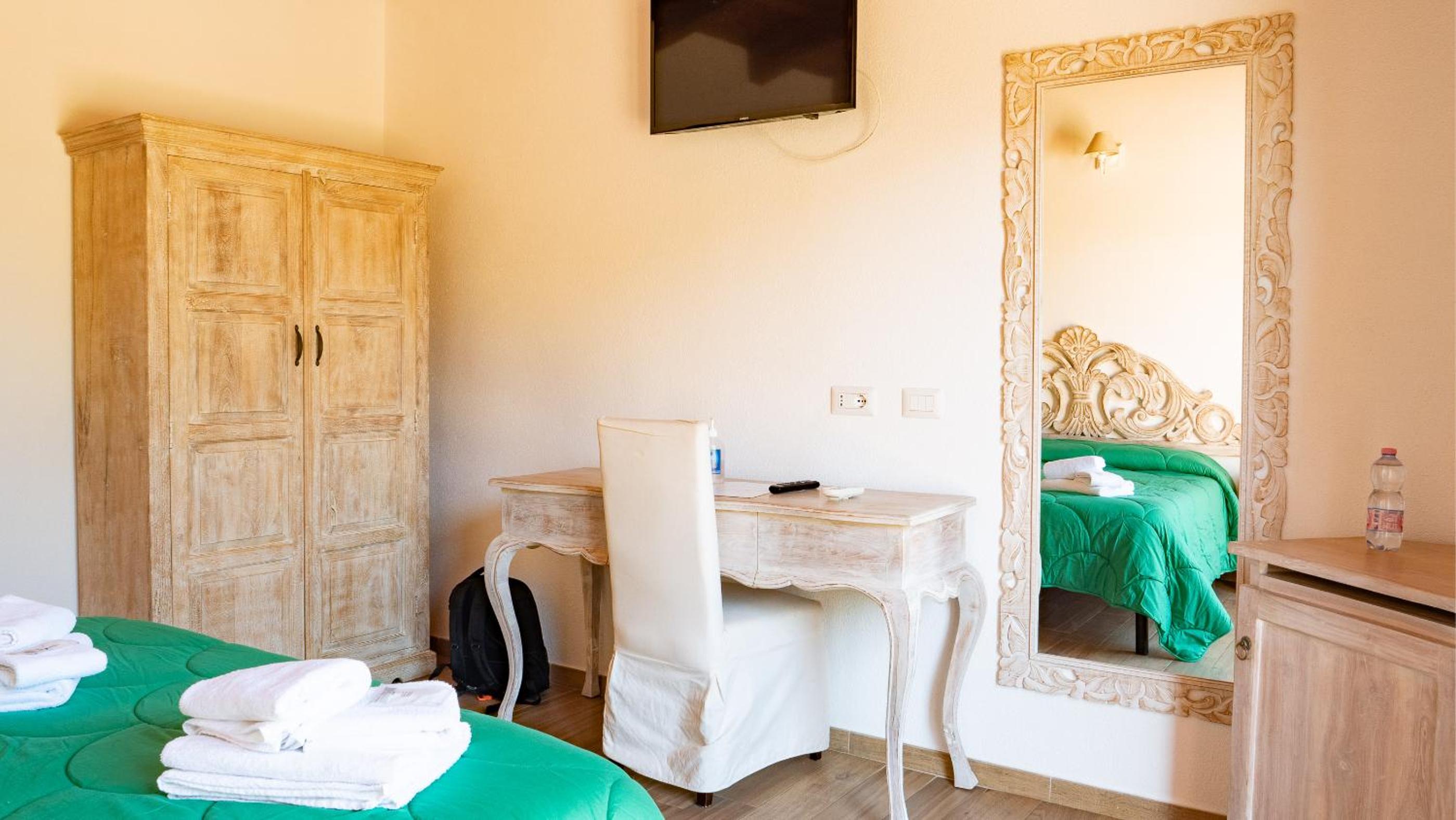 Standard King Room - Photo 70