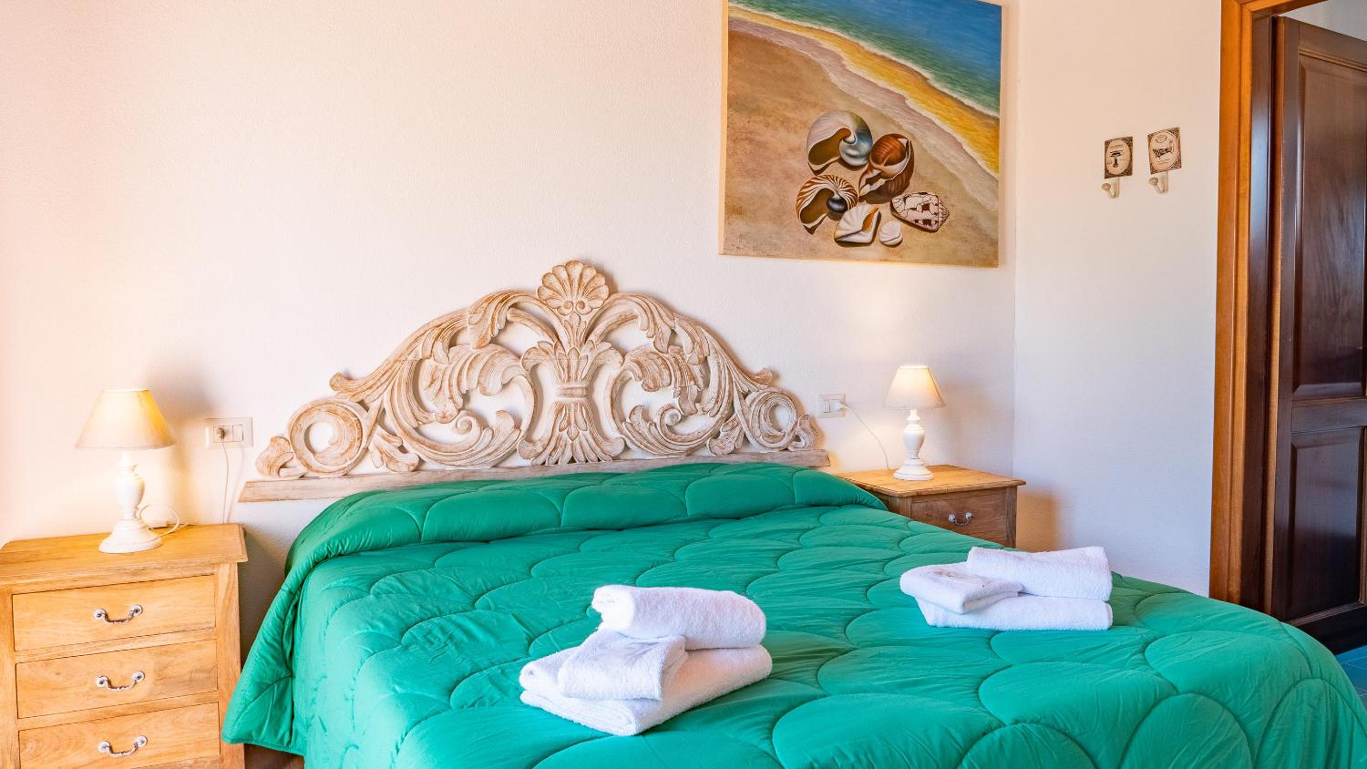Standard King Room - Photo 42