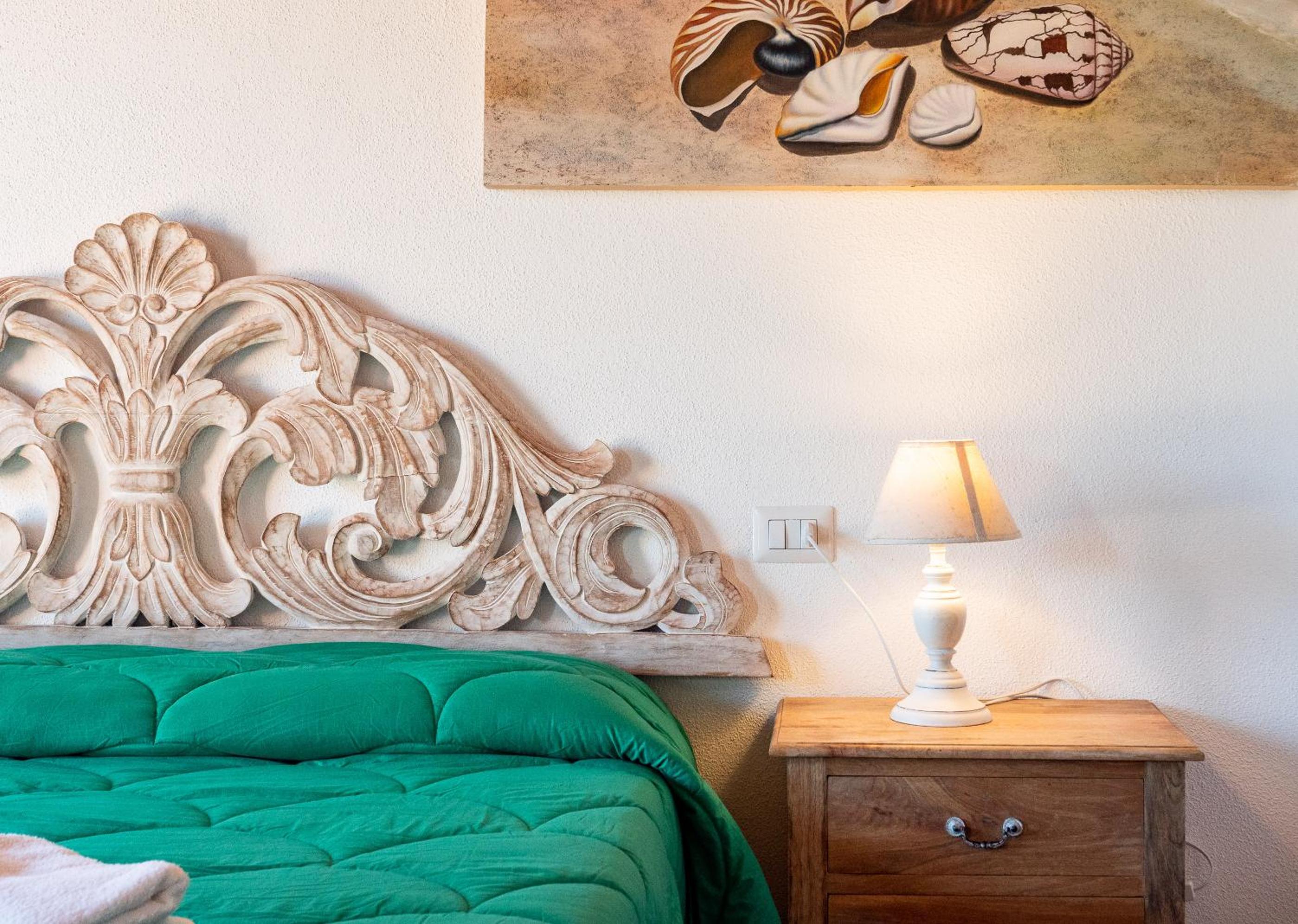 Standard King Room - Photo 26
