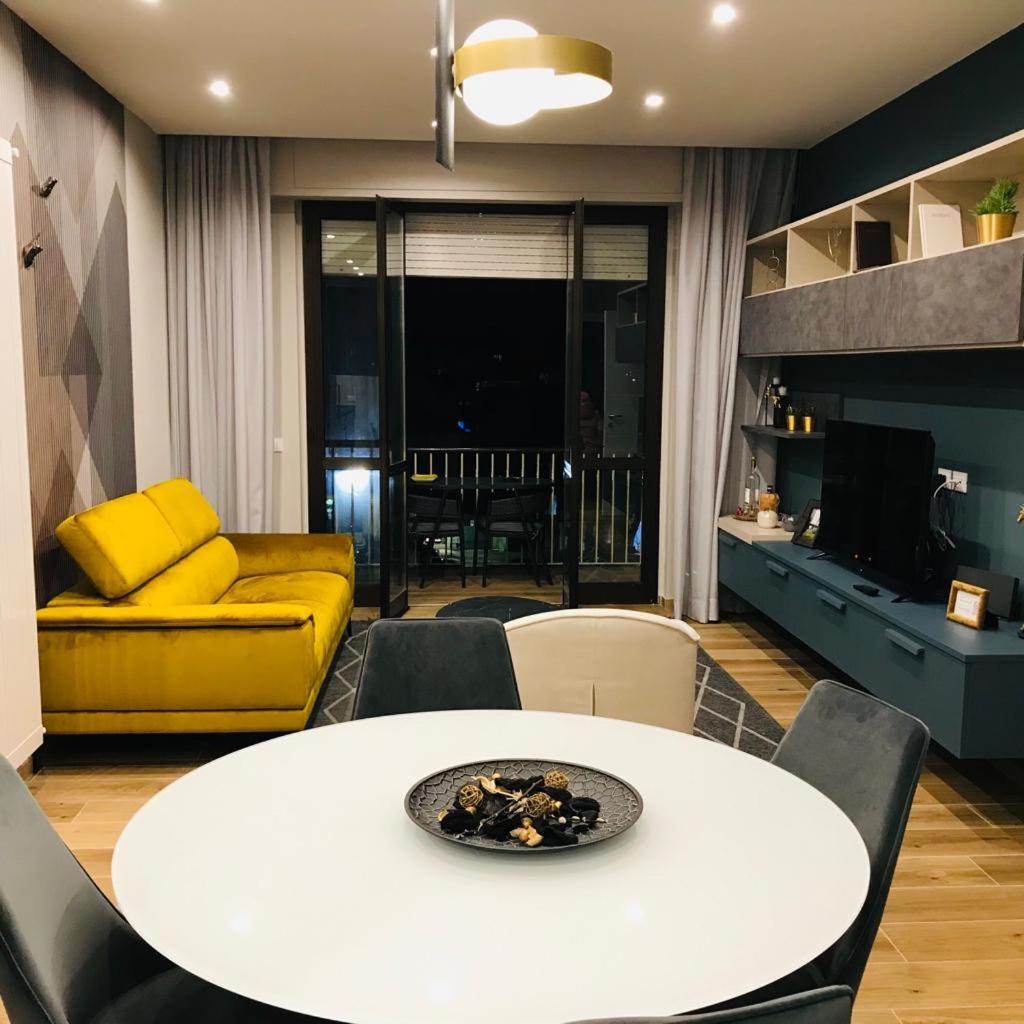 One-Bedroom Apartment - Photo 1