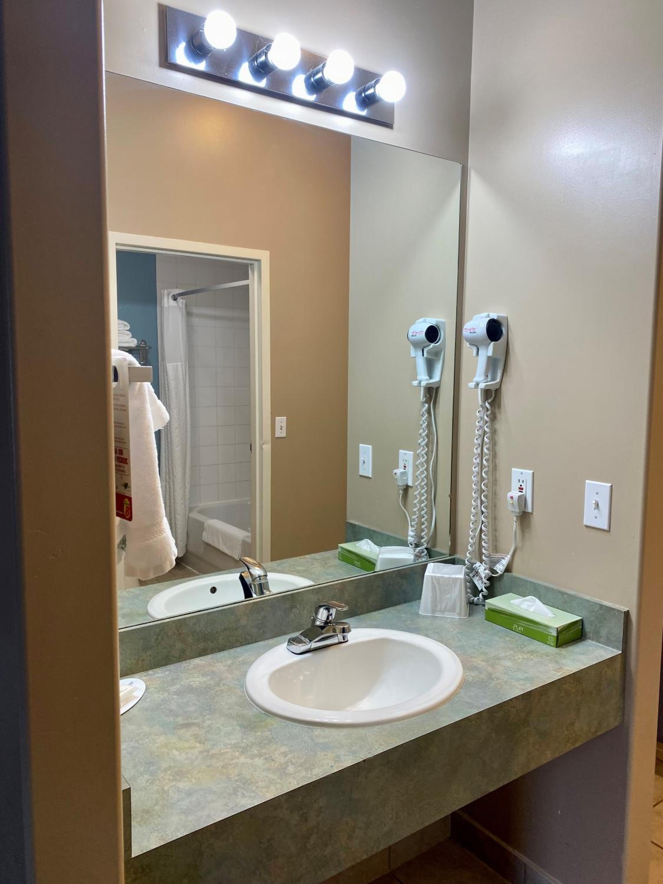 Executive King Suite - Photo 6